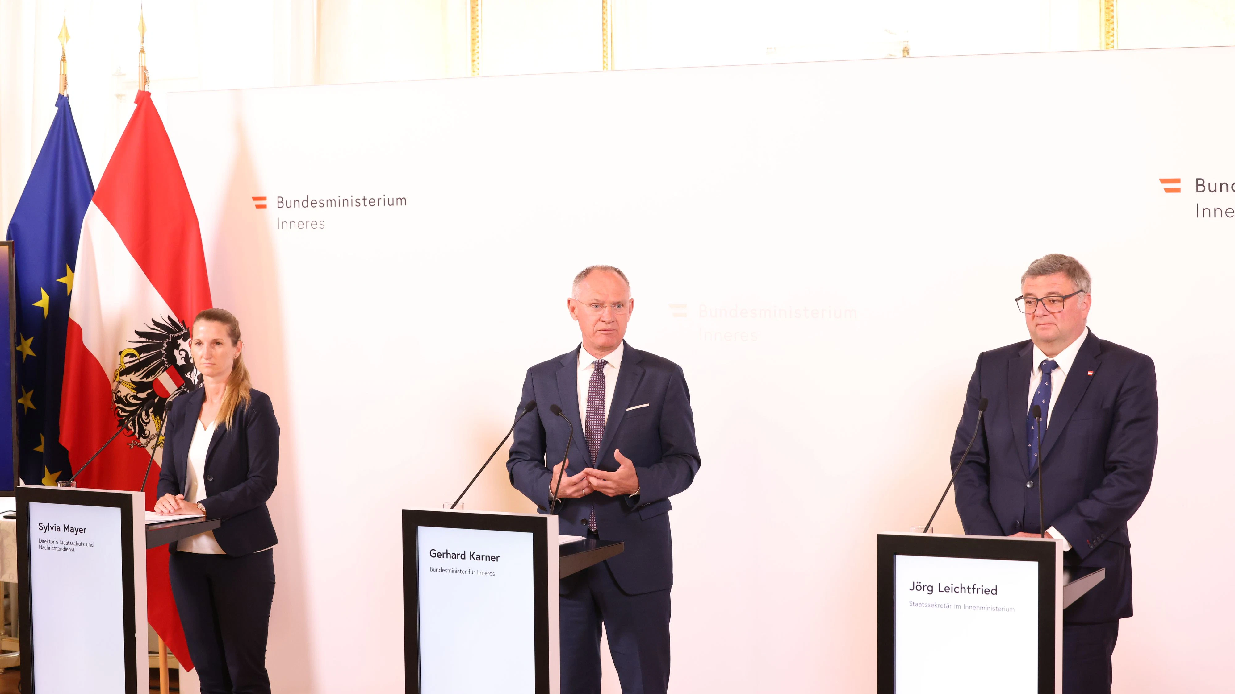 DSN-Chefin Sylvia Mayer, Innenminister Gerhard Karner und Staatssekretär Jörg Leichtfried. 
