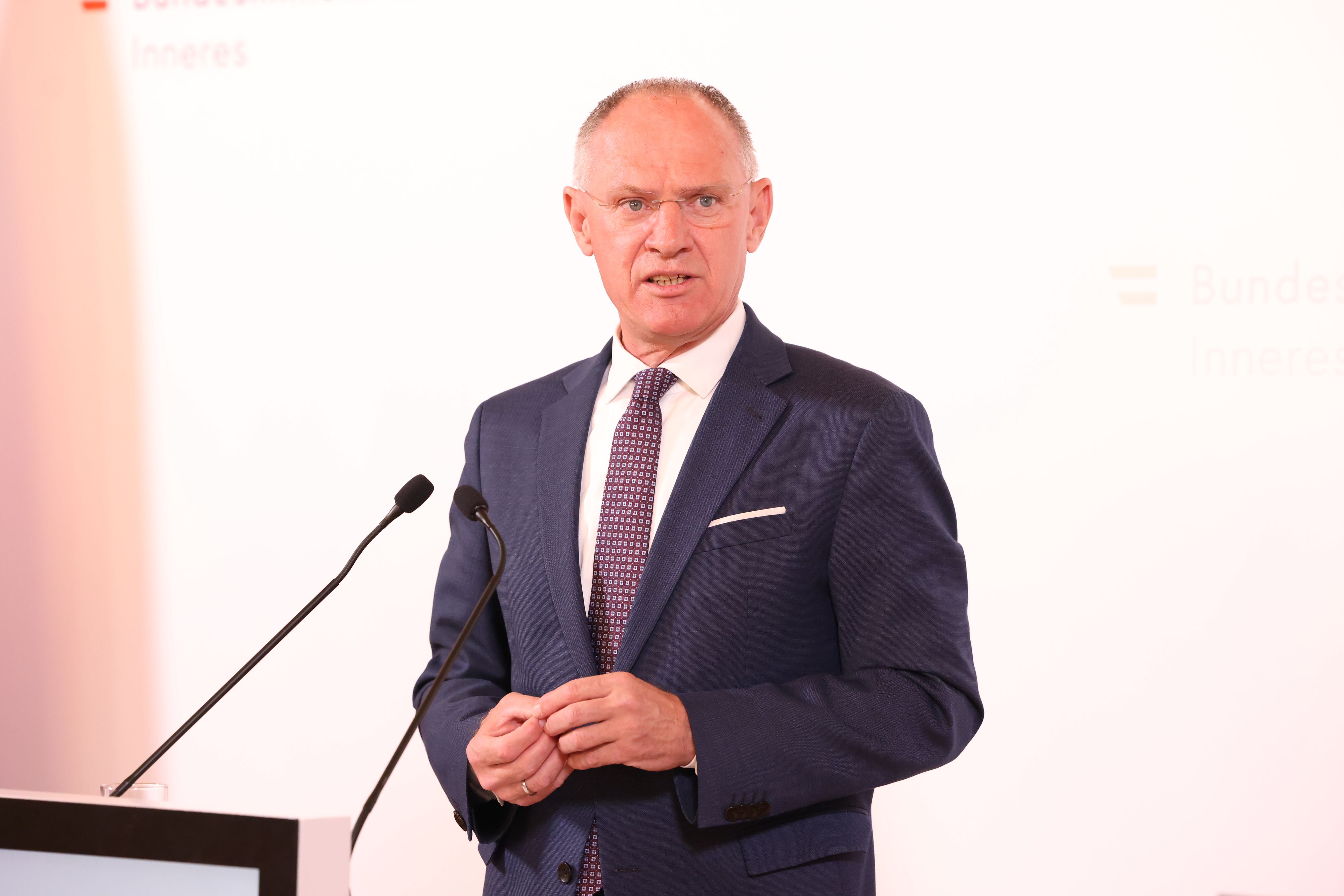 Innenminister Gerhard Karner präsentiert den Verfassungschutzbericht 2025. 