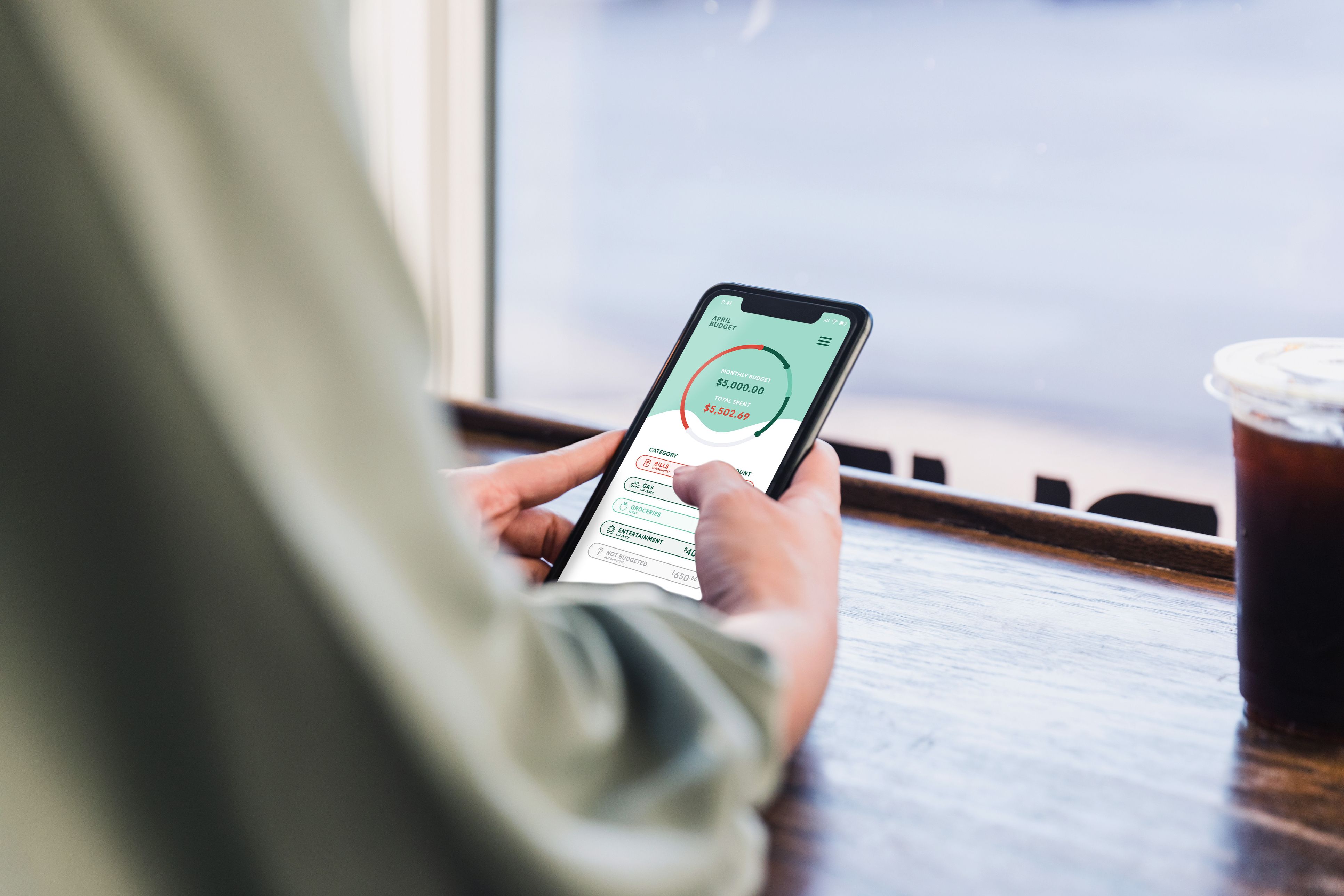 Selbst das Anklicken von Links in SMS und das Eingeben von TANs rechtfertigt nicht automatisch den Vorwurf der groben Fahrlässigkeit.