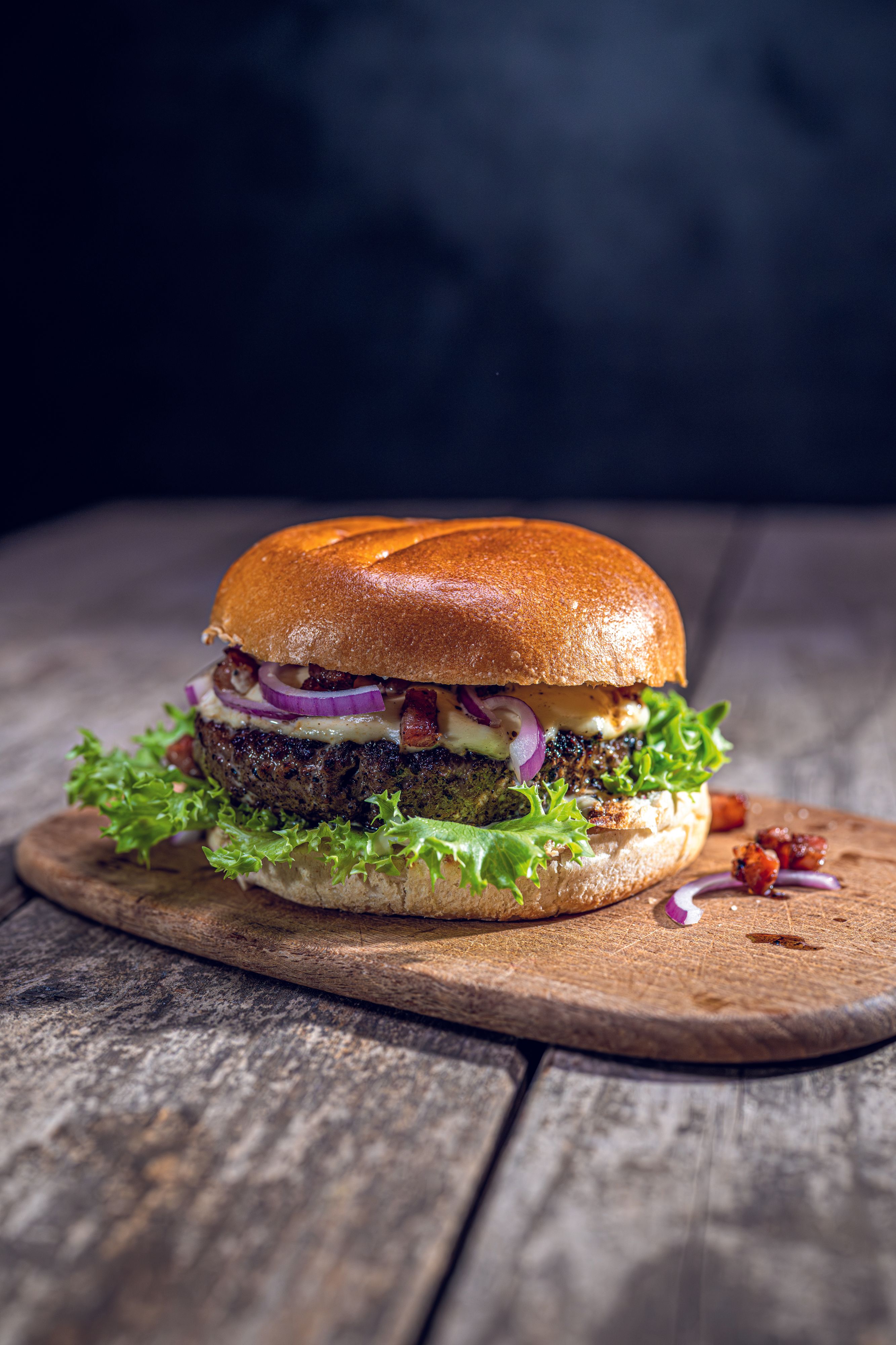 Heute.at - So grillt der Bär: Flammkuchen-Burger