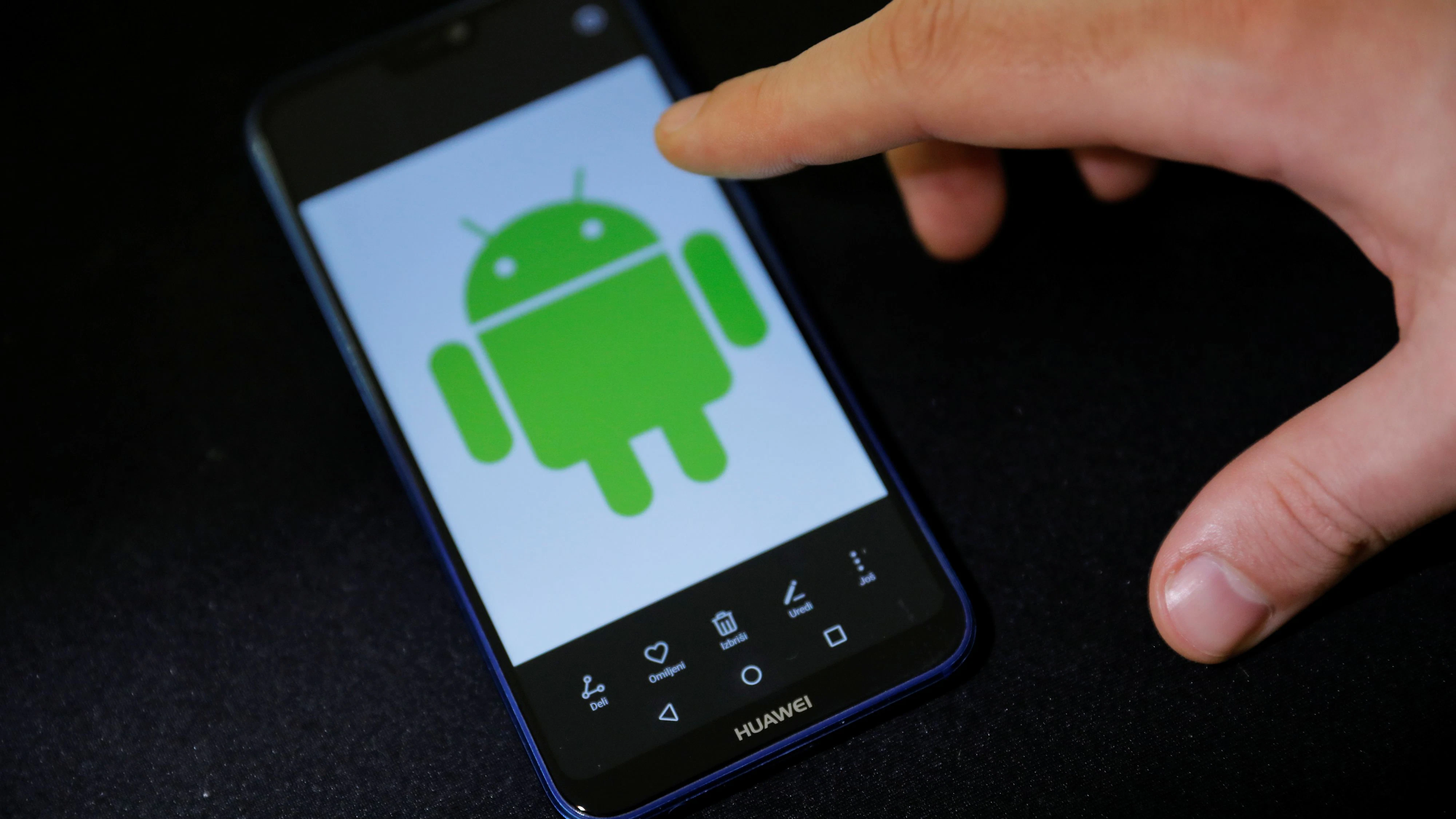 Android logo is displayed on a Huawei smartphone in this illustration picture May 20, 2019. REUTERS/Marko Djurica/Illustration