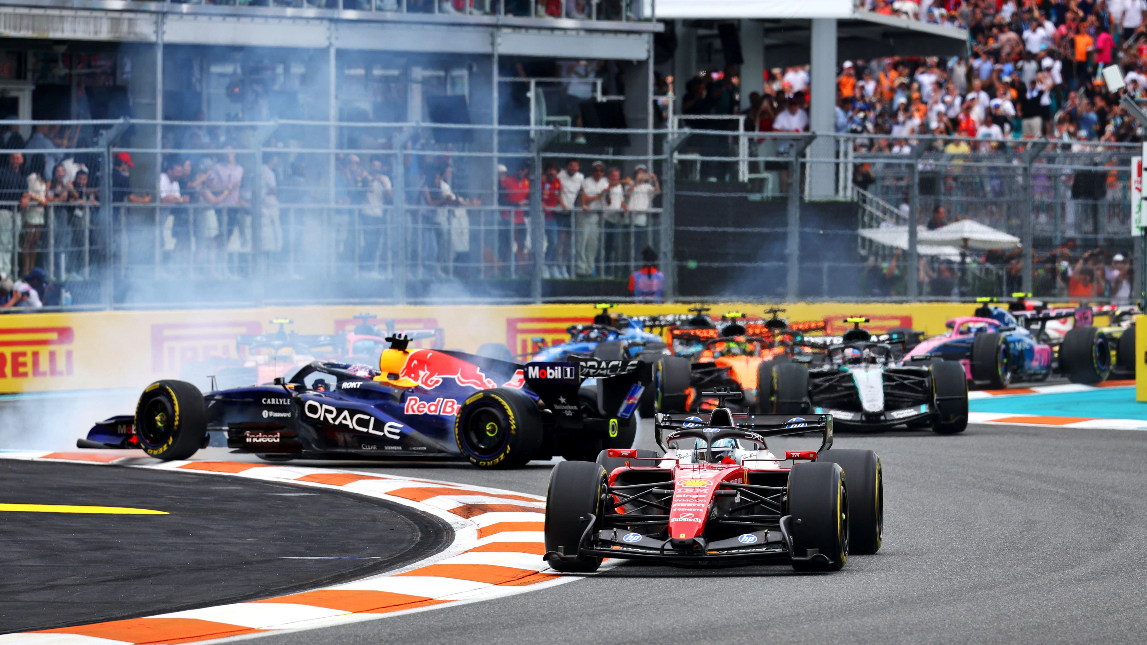 Heute.at - Wie ein Geschoss! F1-Star attackiert Verstappen