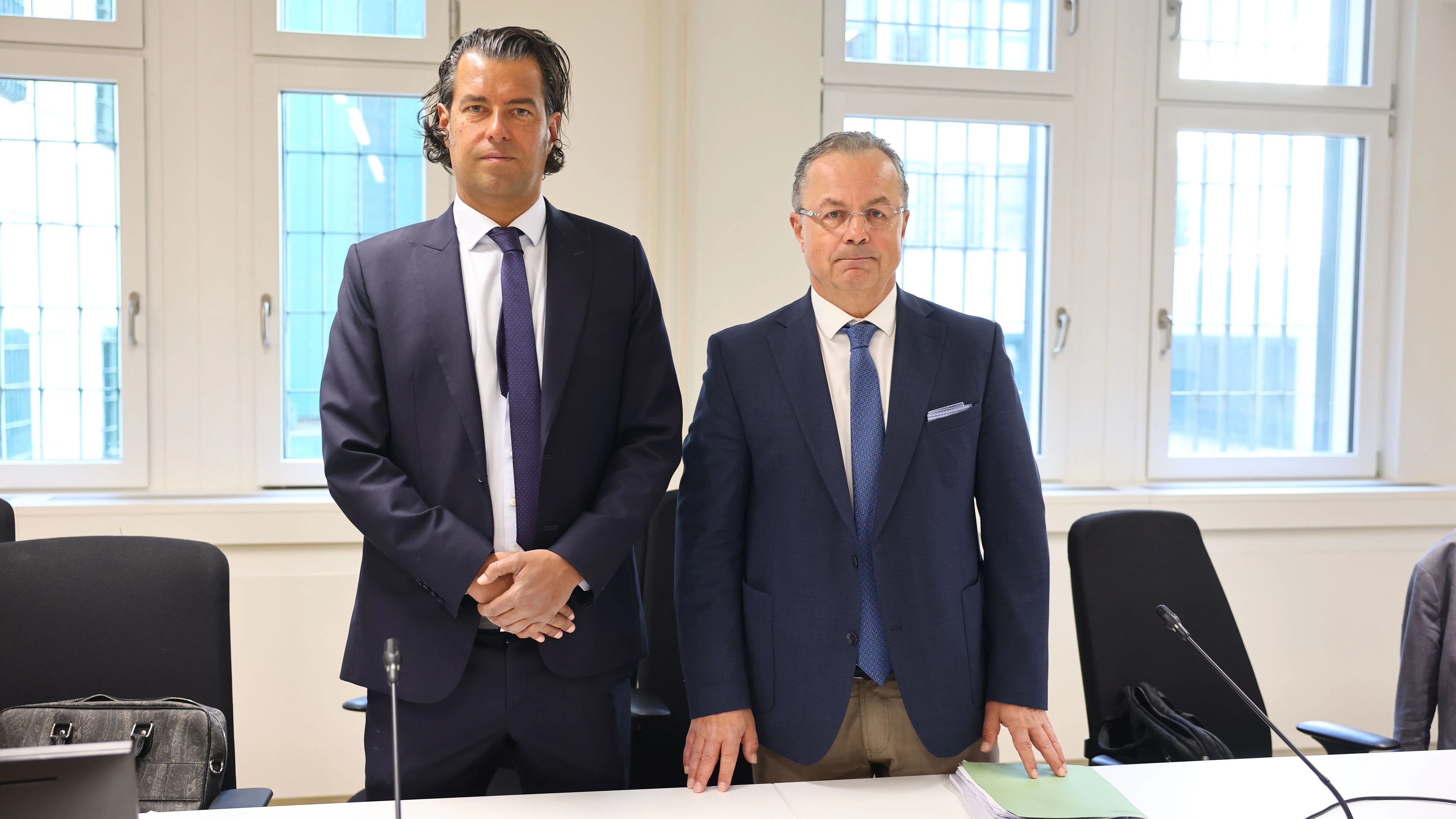 Marcus Januschke vertitt die Gattin, Andreas Reichenbach eines der beiden Opfer.