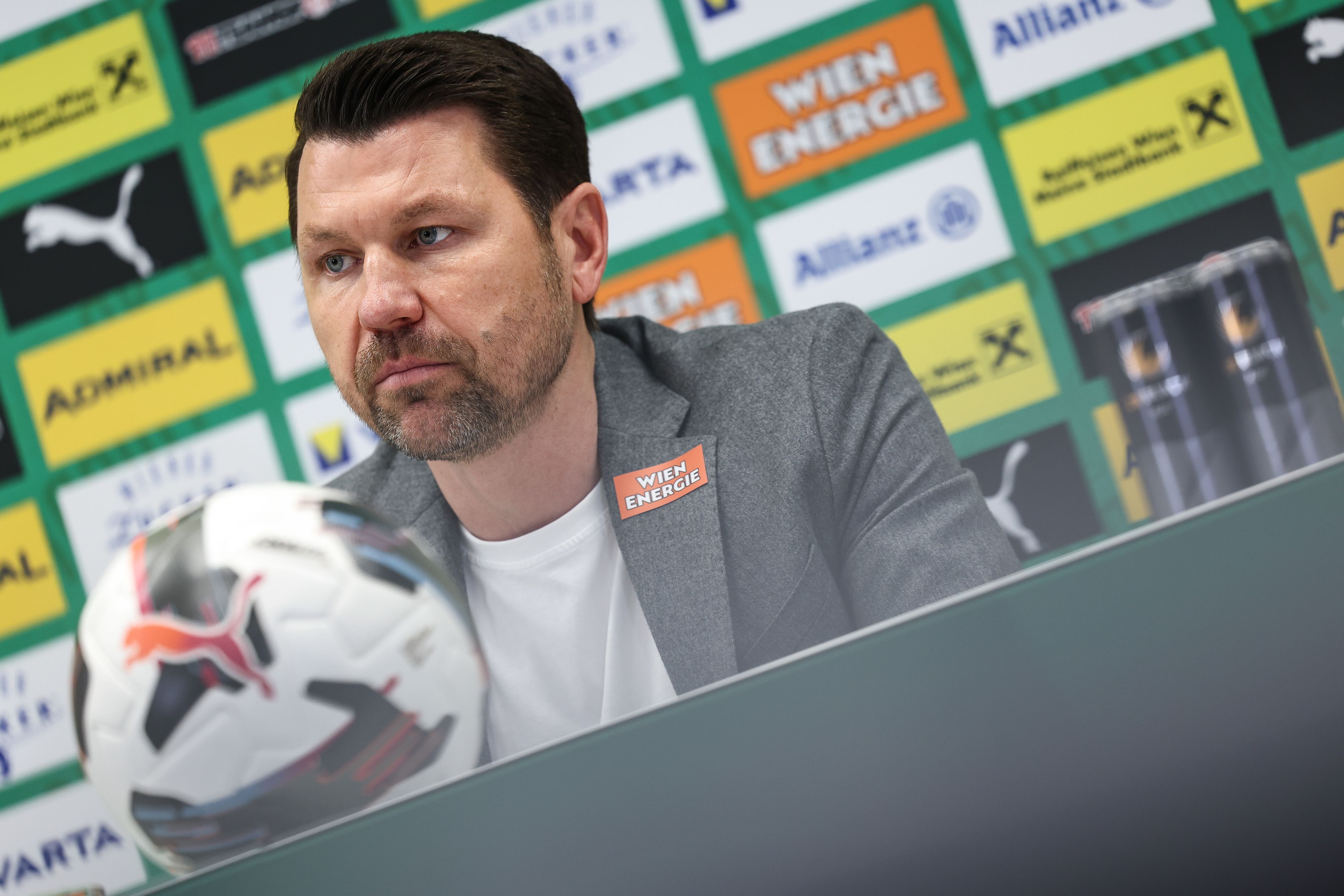 Rapid-Sportchef Markus Katzer stößt mit seinen Personal-Entscheidungen auf Kritik.