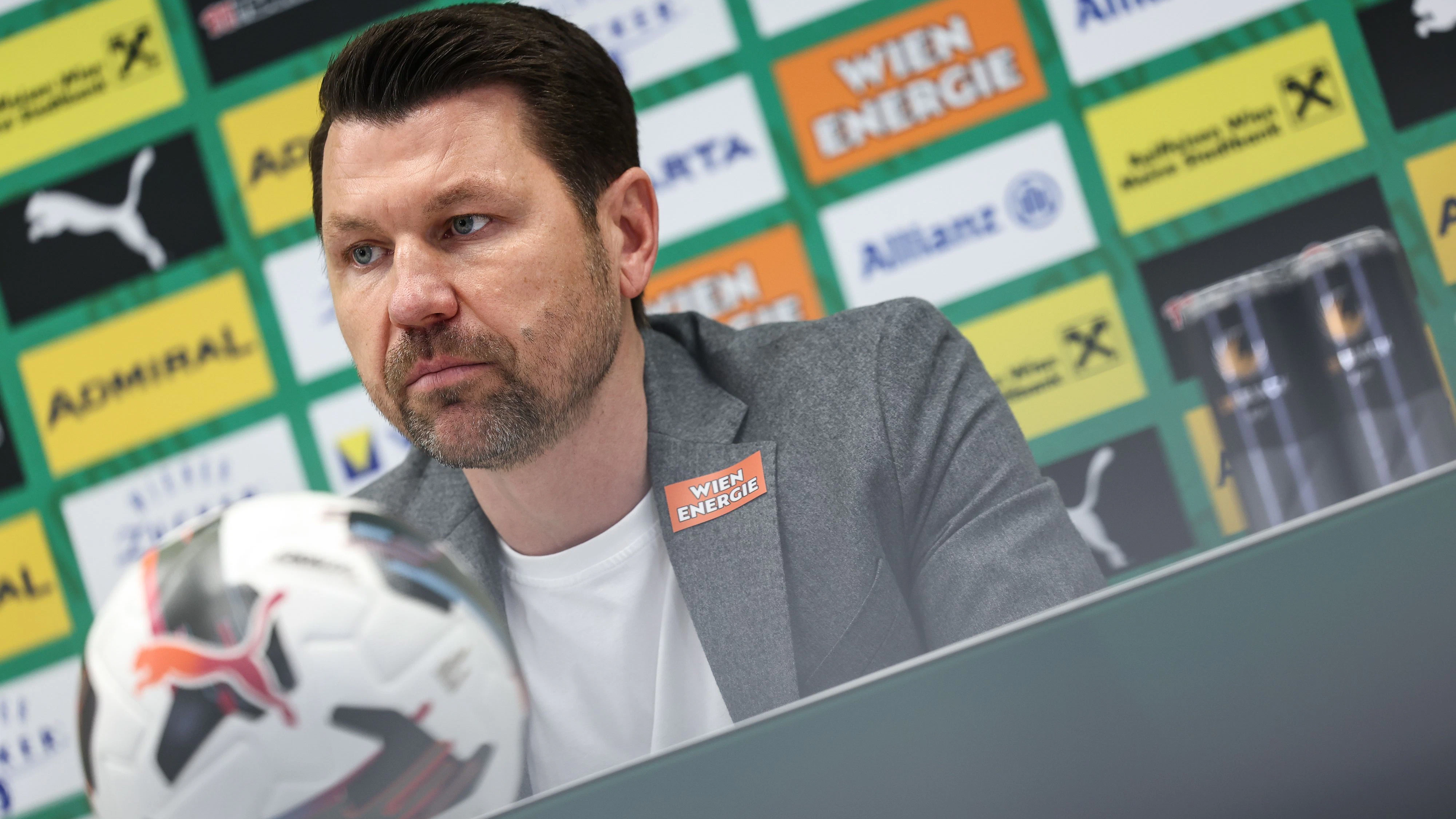 Rapid-Sportchef Markus Katzer stößt mit seinen Personal-Entscheidungen auf Kritik.