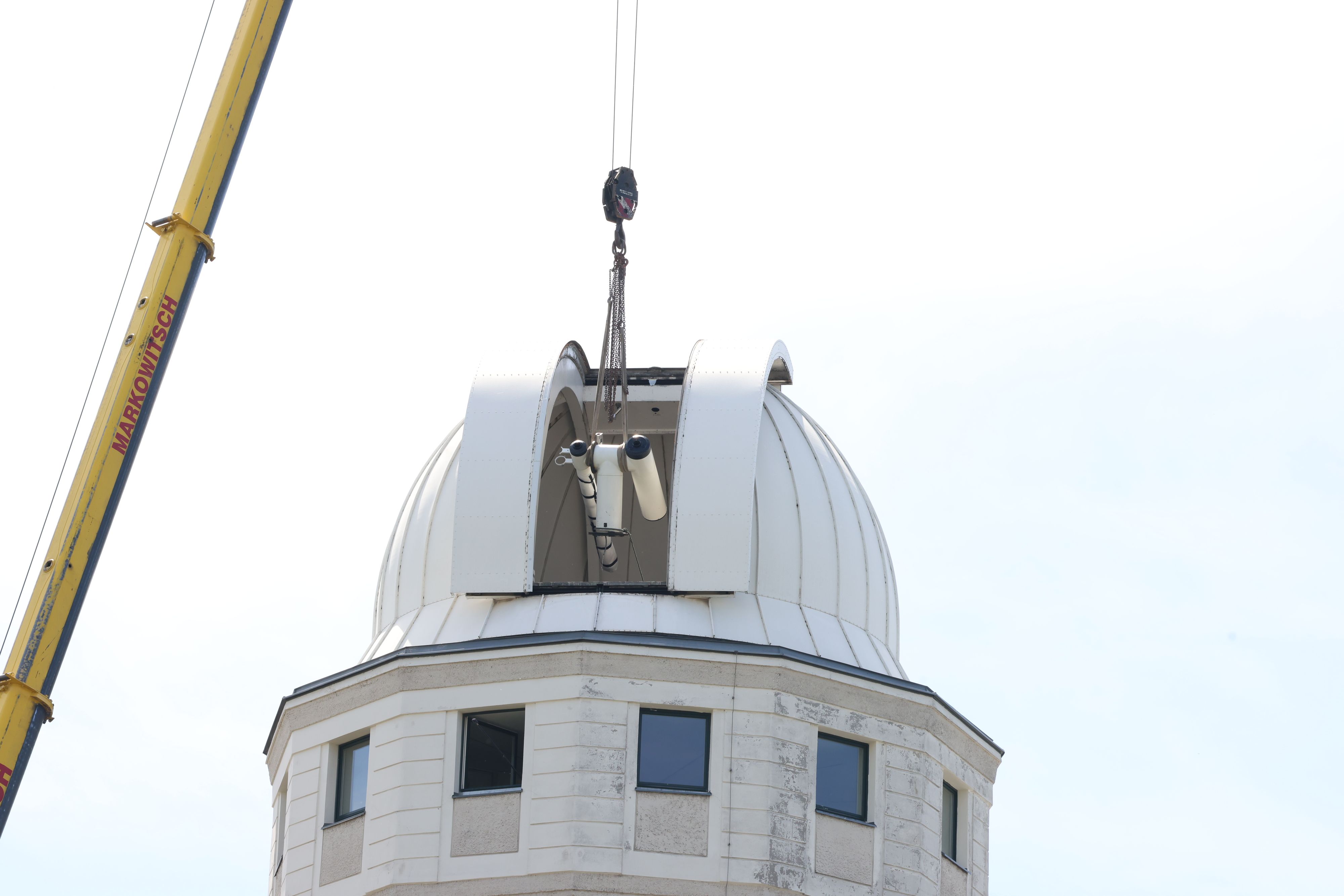 Das alte Spiegelfernrohr wurde bereits abtransportiert.