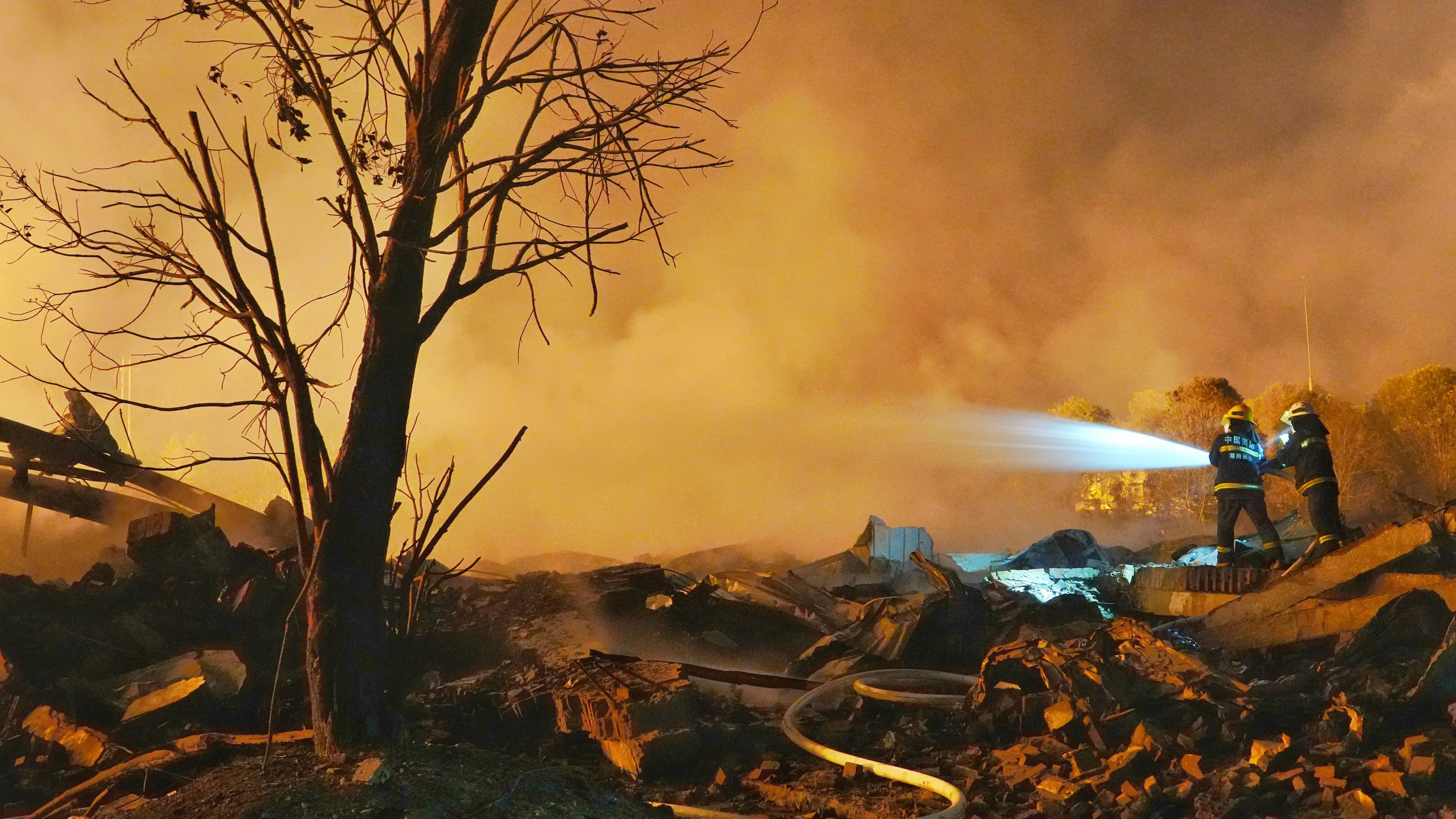 Heute.at - 21 Tote bei Explosion in Feuerwerksfabrik