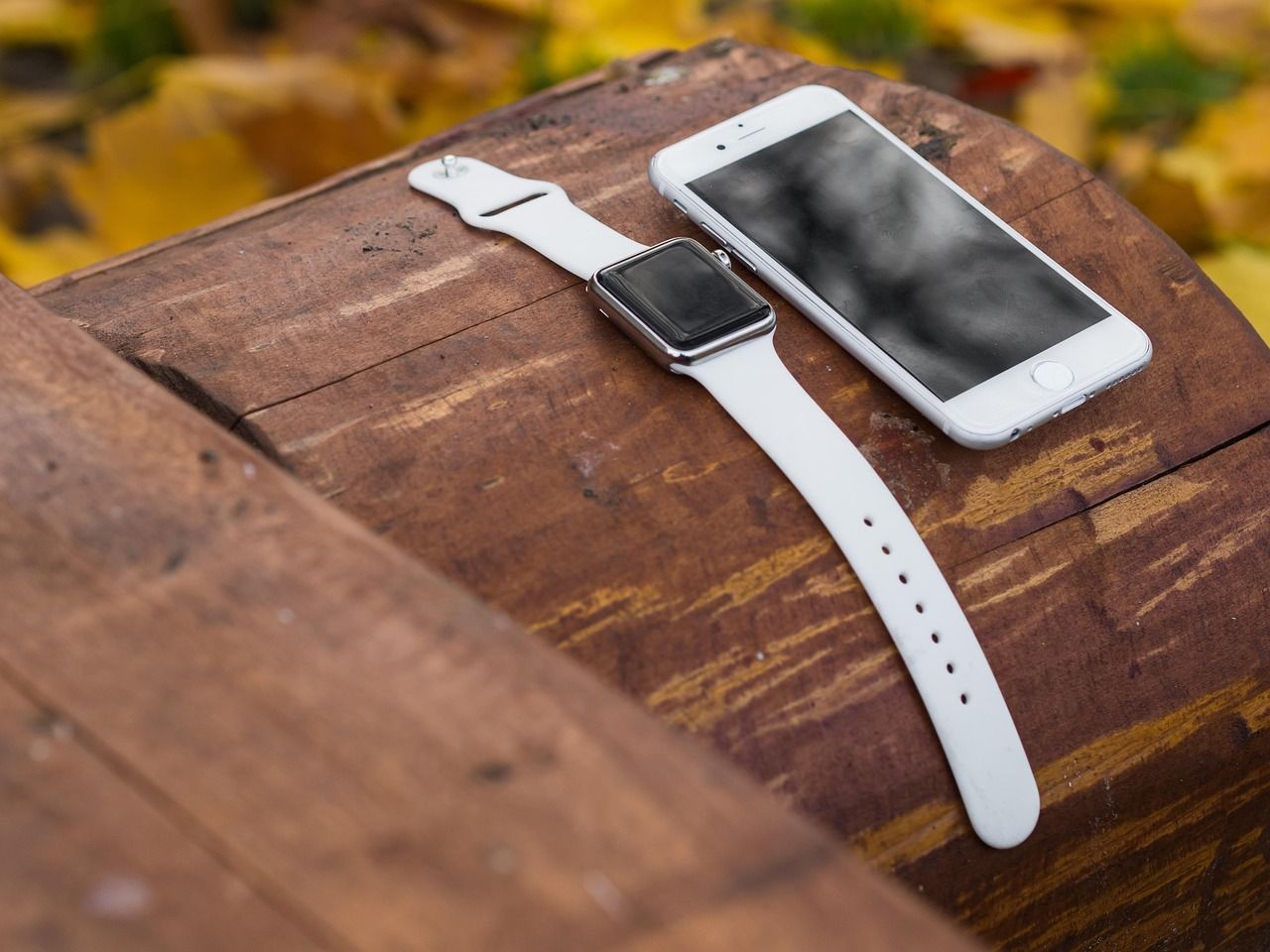 Apple Watch und iPhone Geräte