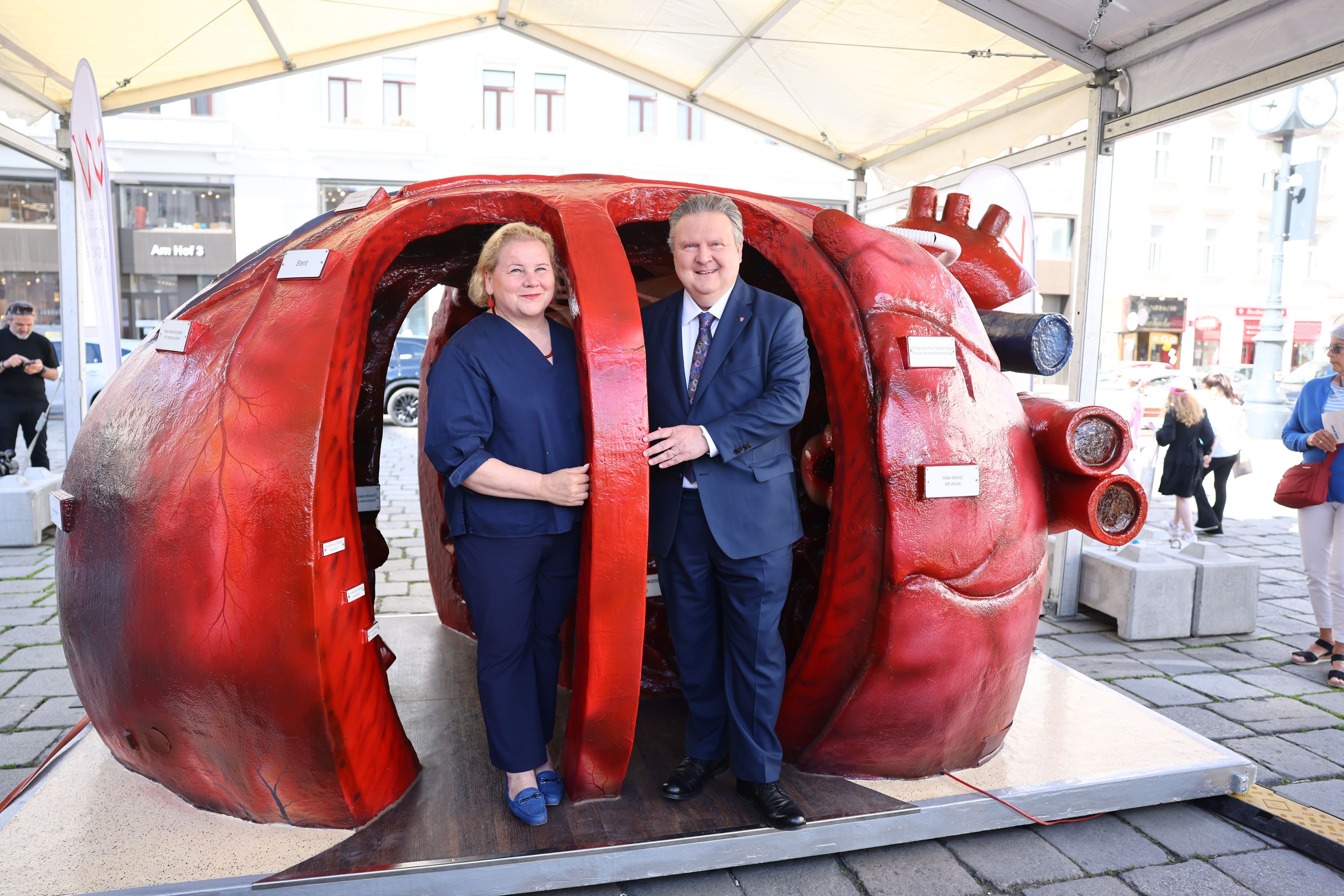 Gesundheitsministerin Korinna Schumann und Bürgermeister Michael Ludwig (SP).