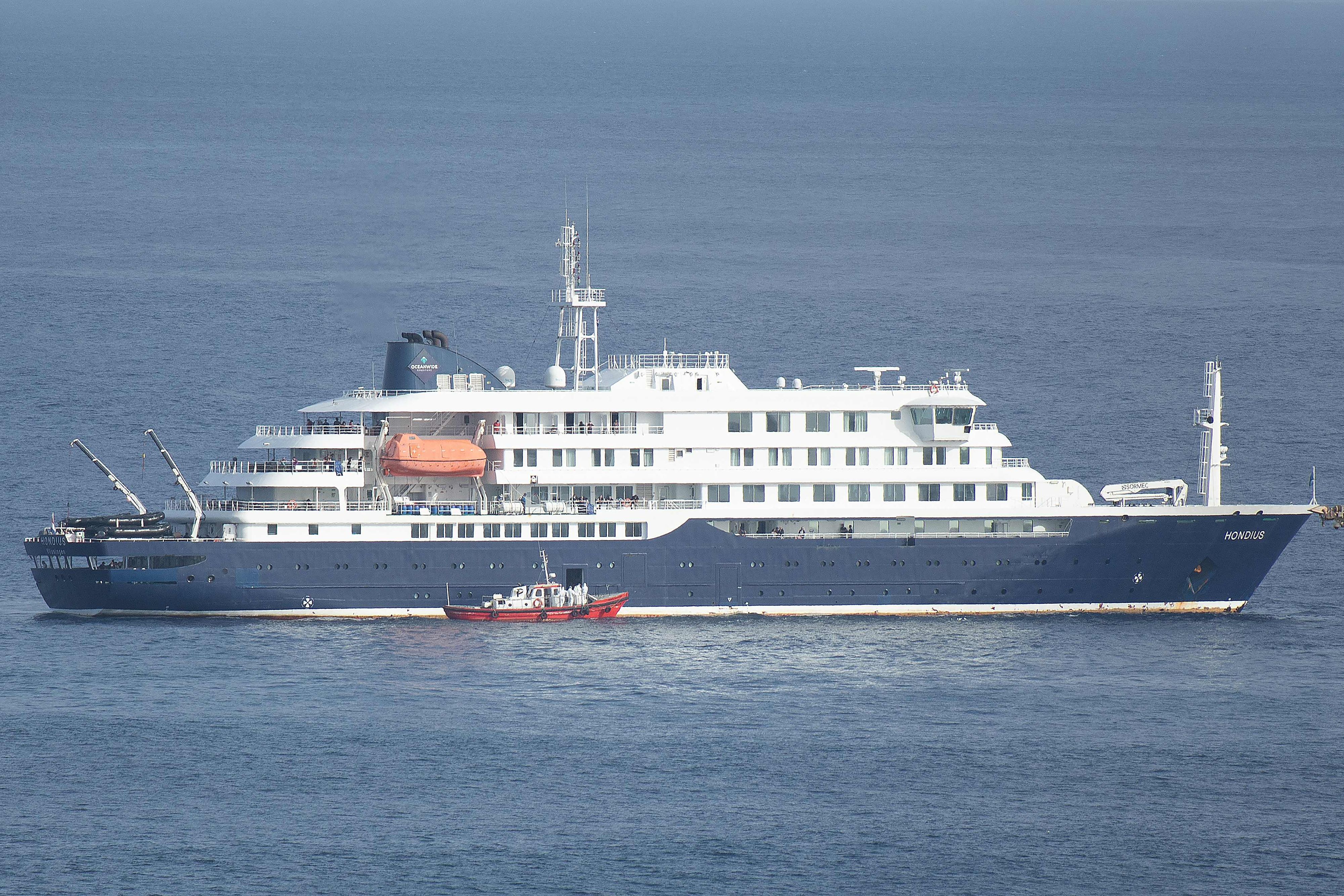 Auf einem Kreuzfahrtschiff vor Kap Verde ist das Hantavirus ausgebrochen. Zwei Passagiere mussten nun evakuiert werden.
