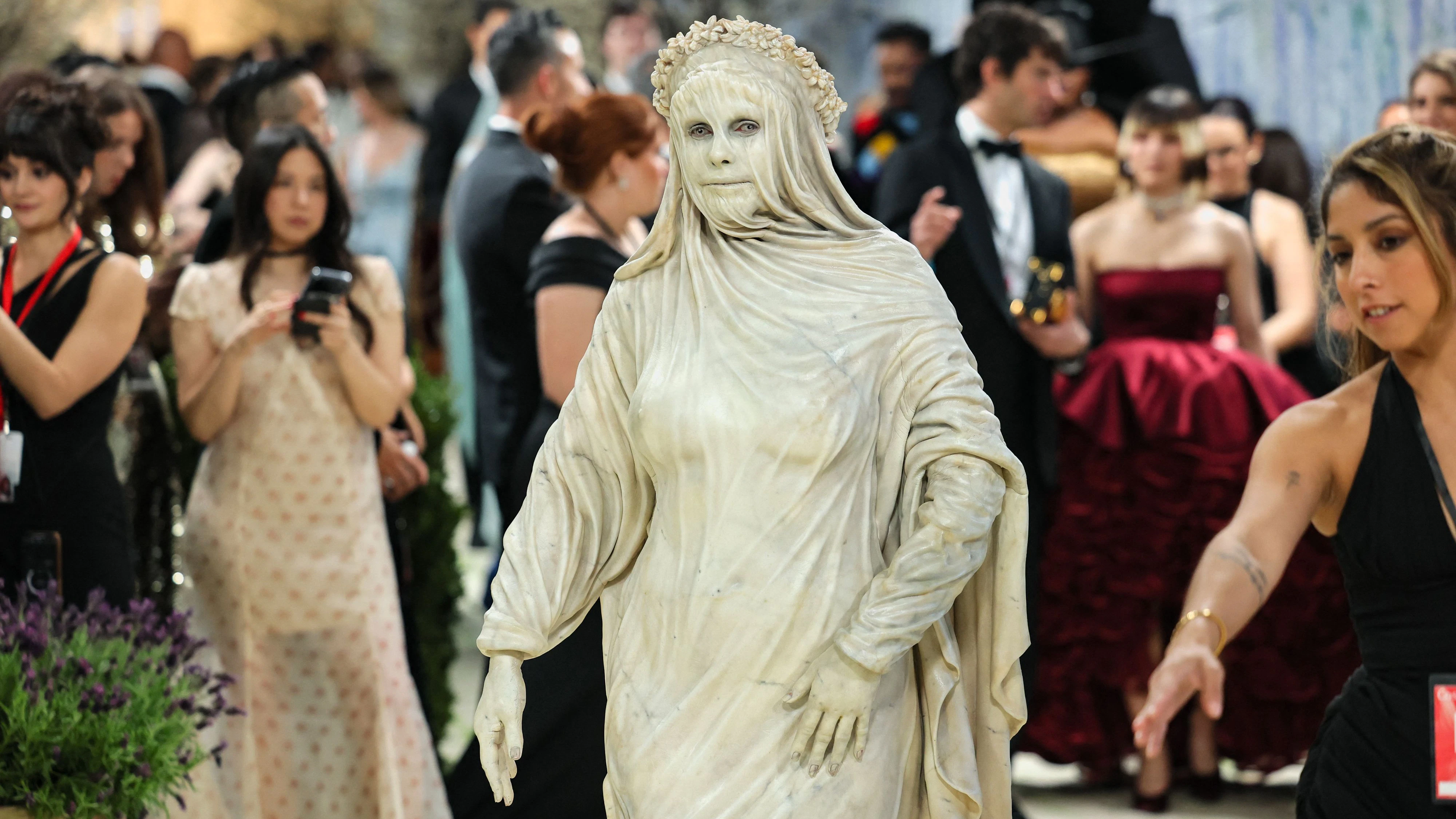 Heidi Klums Look bei der Met Gala geht um die ganze Welt.