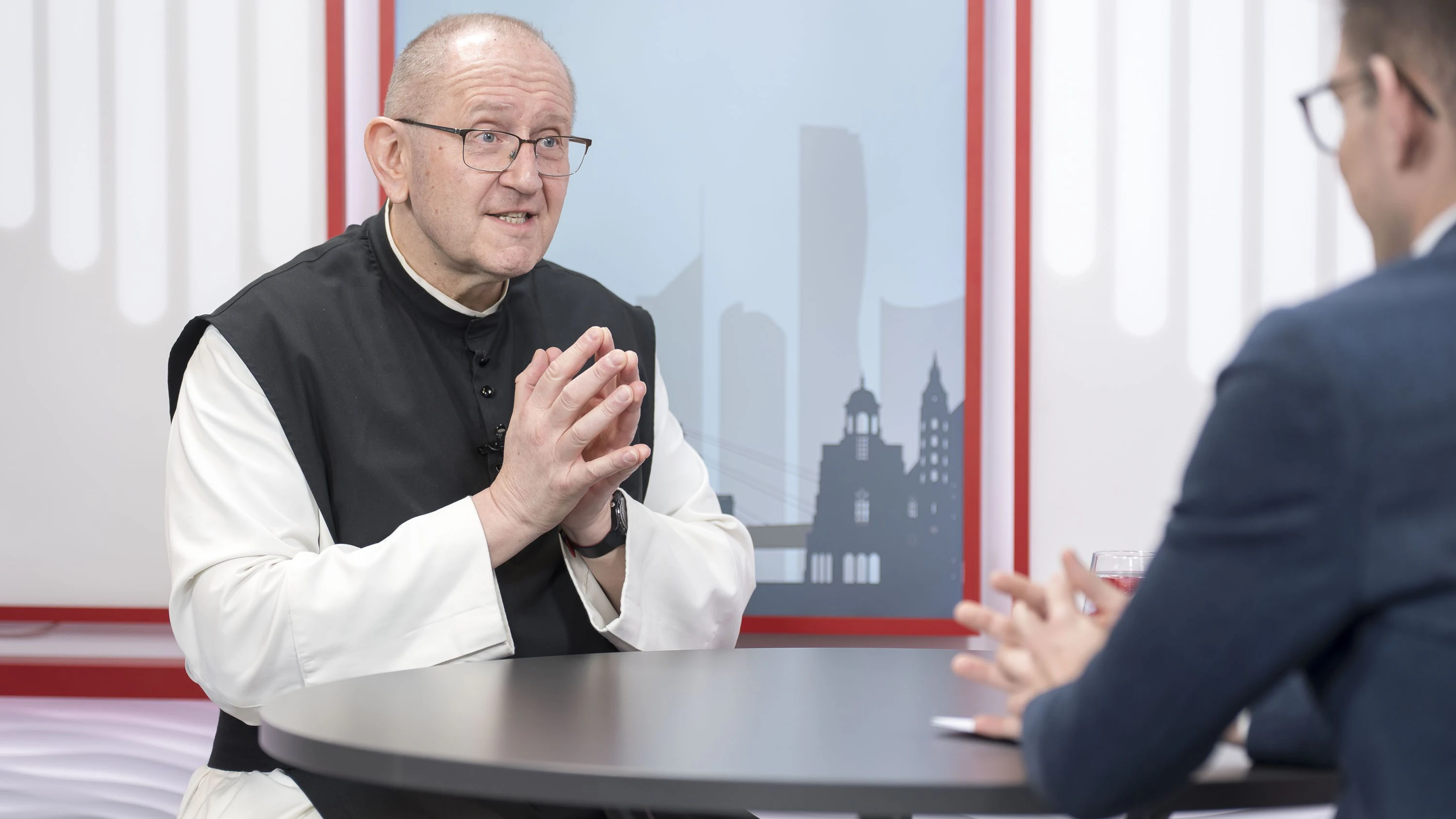 Heute.at - Pater Karl: Mädchen setzen aus Angst Kopftuch auf