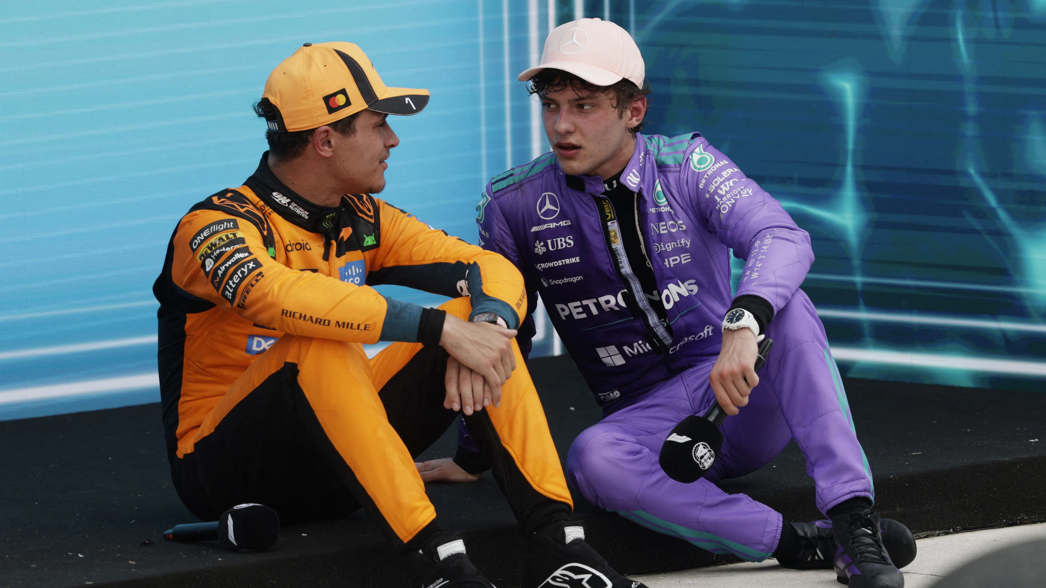 Formel-1-Weltmeister Lando Norris mit Rennsieger Kimi Antonelli. 