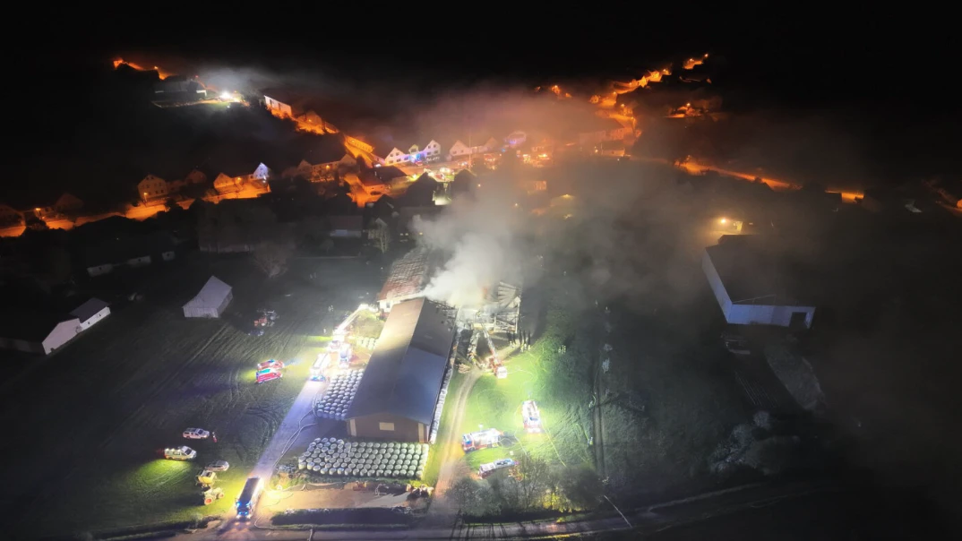 Flammeninferno im Bezirk Gmünd: Feuerwehr im Großeinsatz