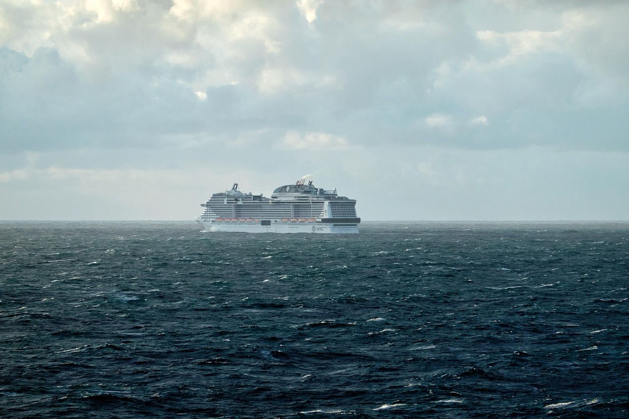 Kreuzfahrtschiff auf dem Meer