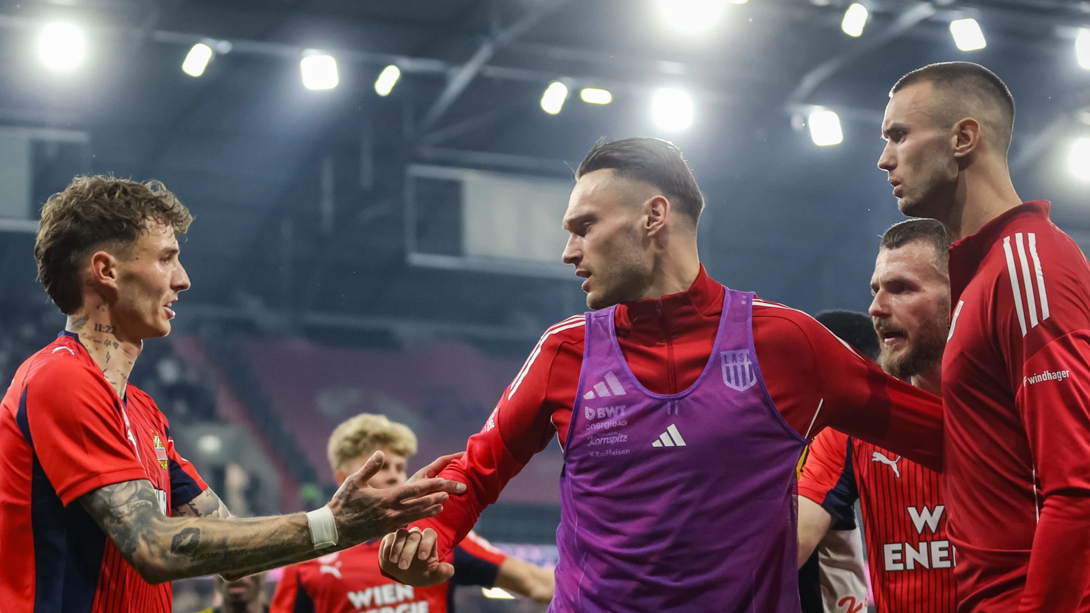 LINZ,AUSTRIA,04.MAY.26 - SOCCER - ADMIRAL Bundesliga, championship group, Linzer ASK vs SK Rapid Wien. Image shows Matthias Seidl (Rapid), Bendeguz Bolla (Rapid), Maximilian Entrup (LASK) and Sasa Kalajdzic (LASK). Photo: GEPA pictures/ Manuel Binder