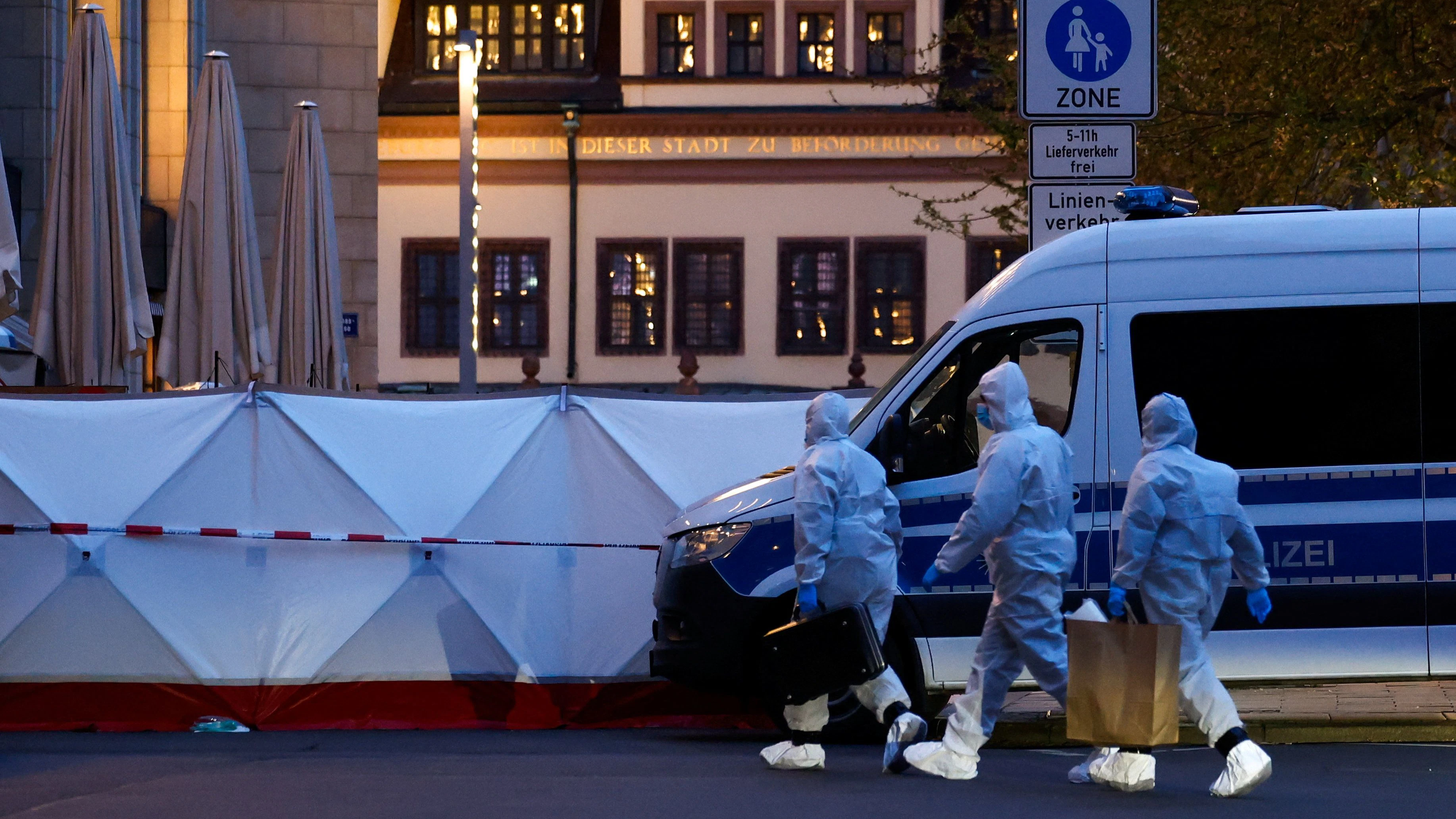 Zwei Menschen starben, drei weitere wurden schwer verletzt, insgesamt sind rund 80 Personen betroffen.