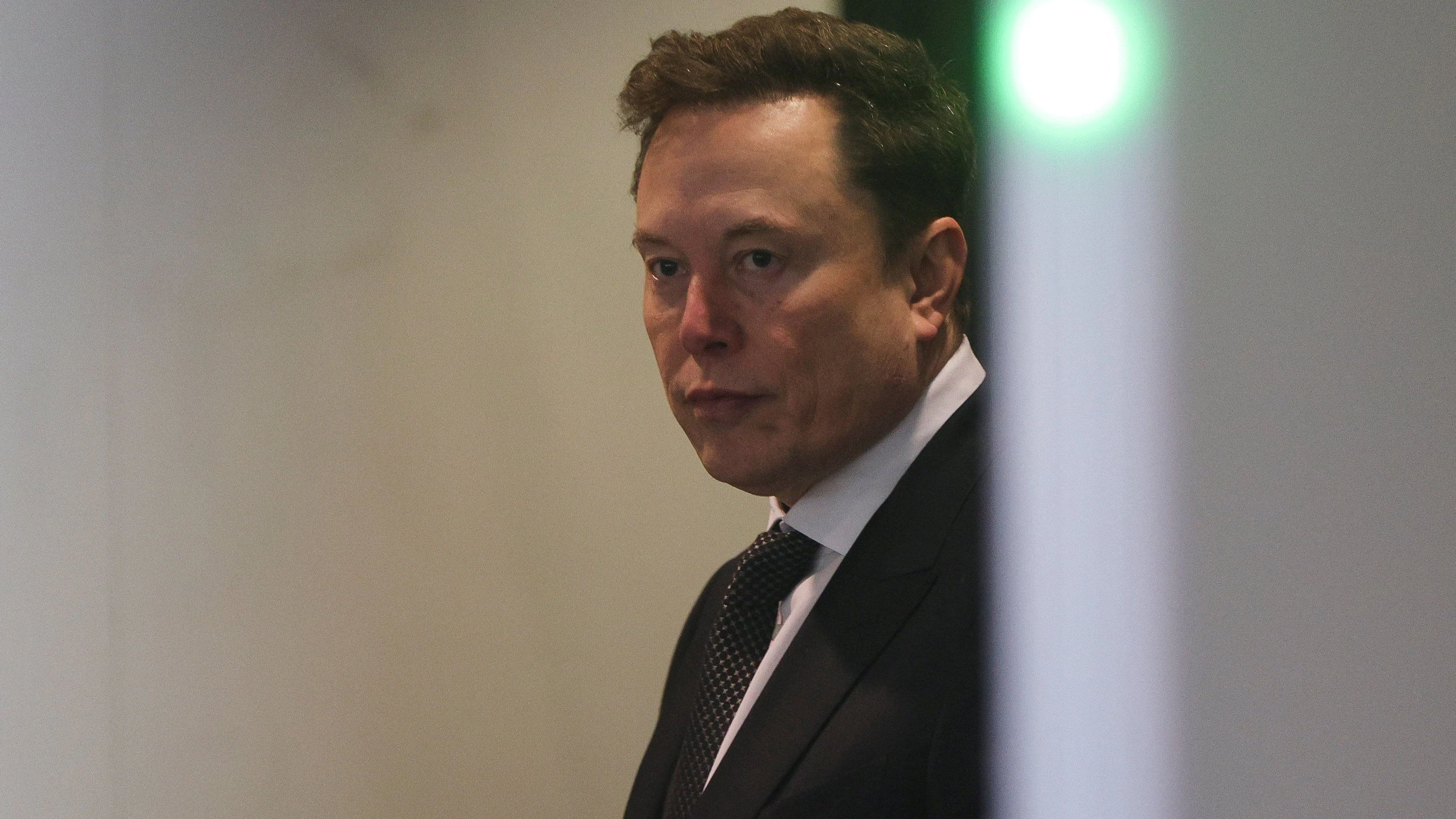 Der US-Milliardär Elon Musk hat eingewilligt, 1,5 Millionen Dollar Strafe wegen einer verspäteten Mitteilung zur Twitter-Übernahme zu zahlen.