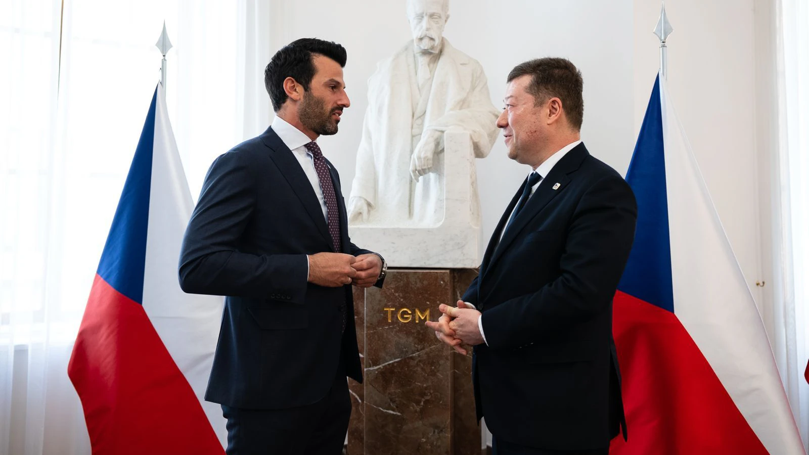 Niederösterreichs Verkehrslandesrat LH-Stellvertreter Udo Landbauer traf bei seinem Besuch in Prag den tschechischen Parlamentspräsidenten Tomio Okamura.