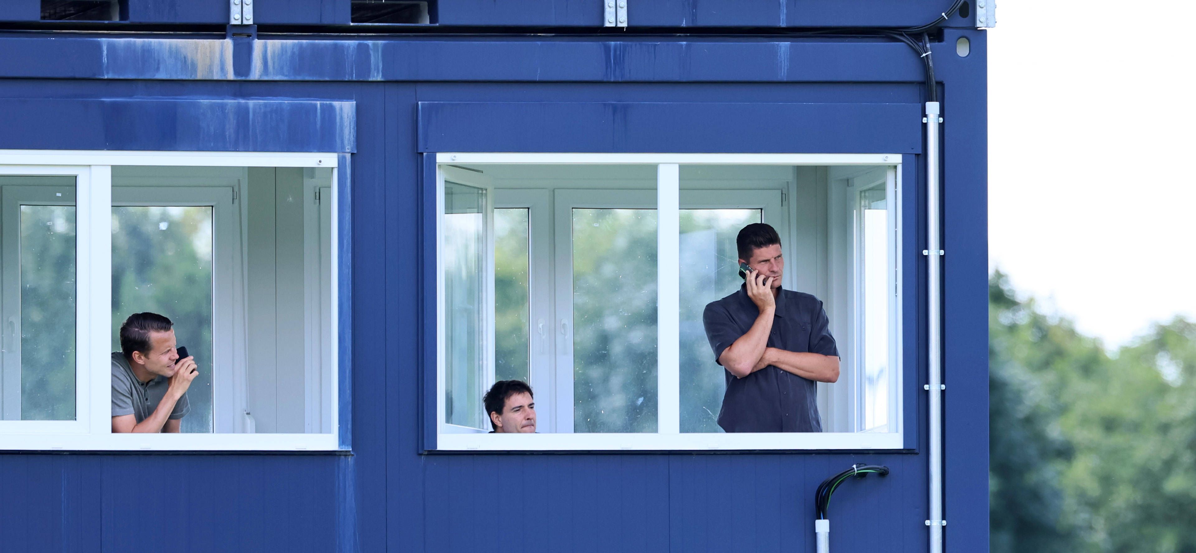 Mario Gomez am Telefon