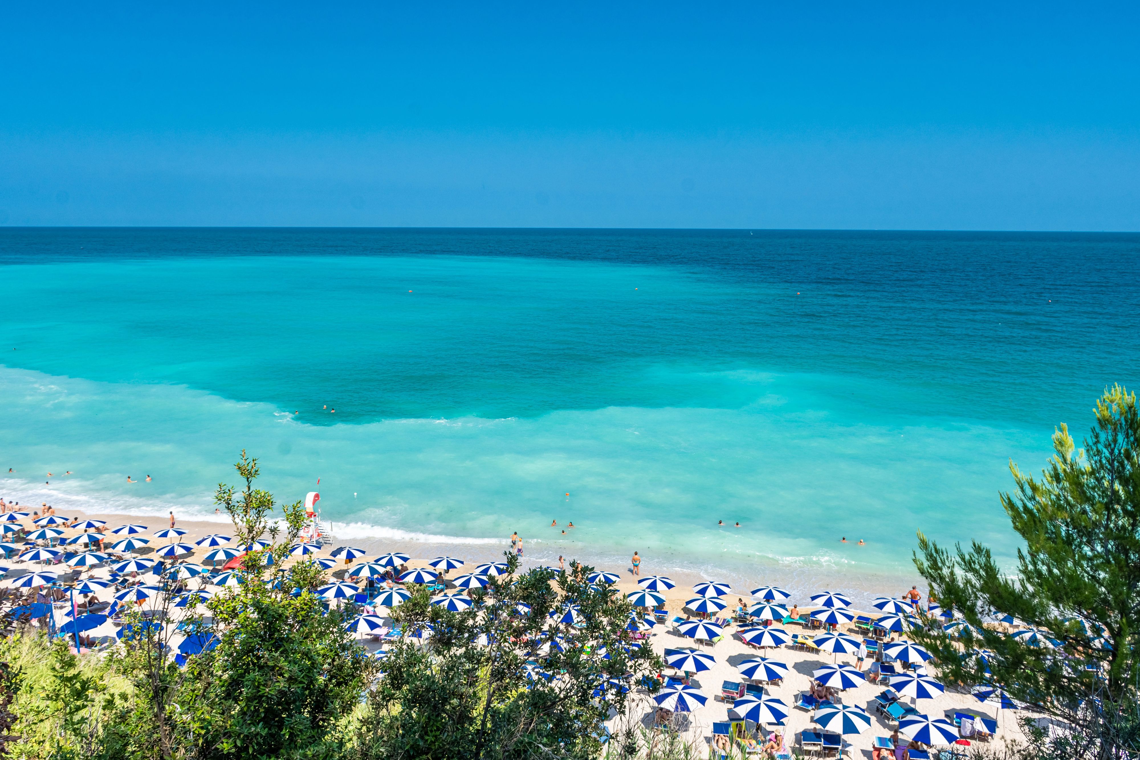 In der italienischen Bucht von Portonovo sind schon vor dem Saisonstart sämtliche Liegeplätze vergeben.