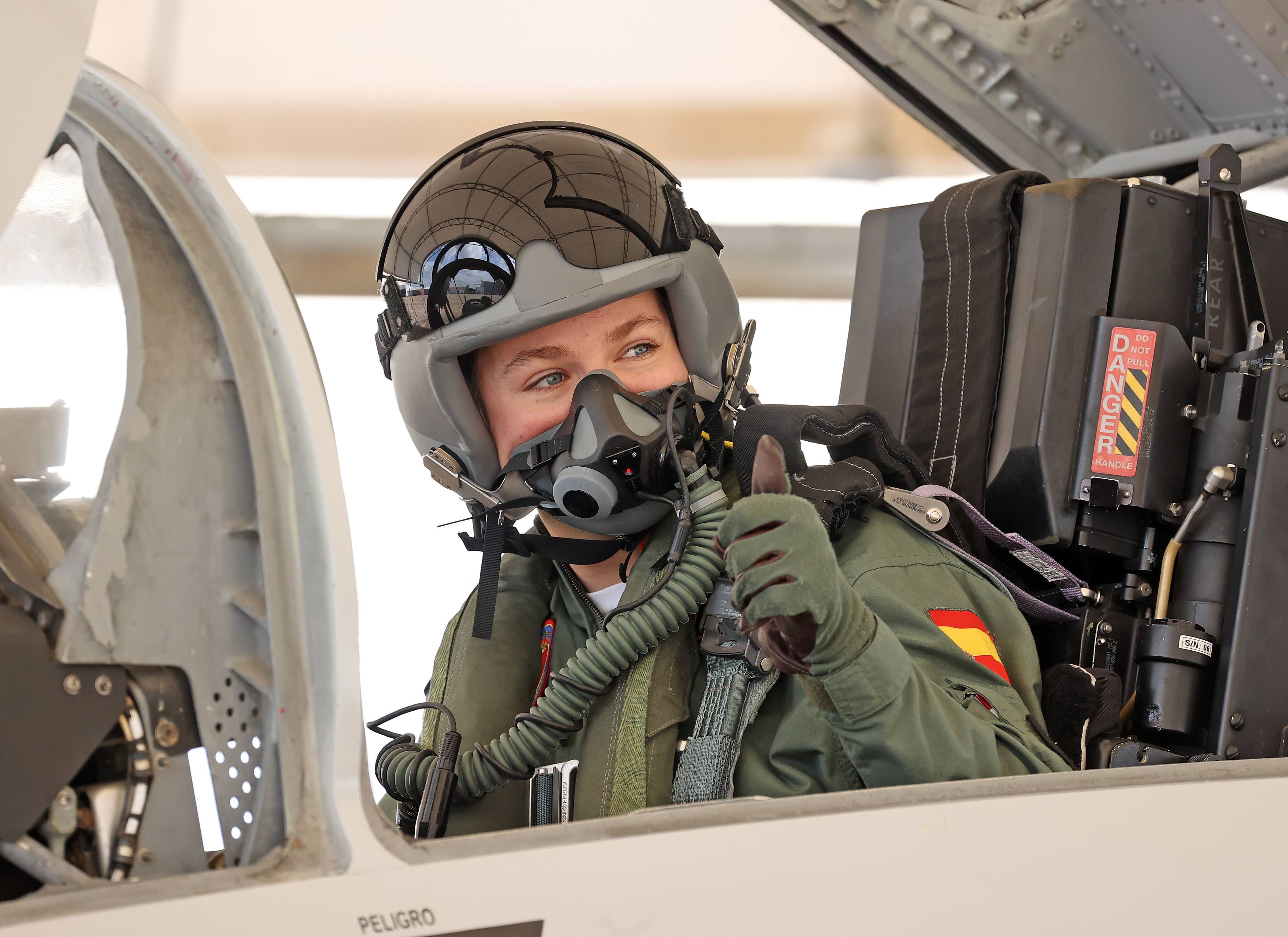 Prinzessin Leonor absolvierte ihren ersten Trainingsflug im F5-Kampfflugzeug beim Geschwader 23 in Talavera la Real, Spanien.