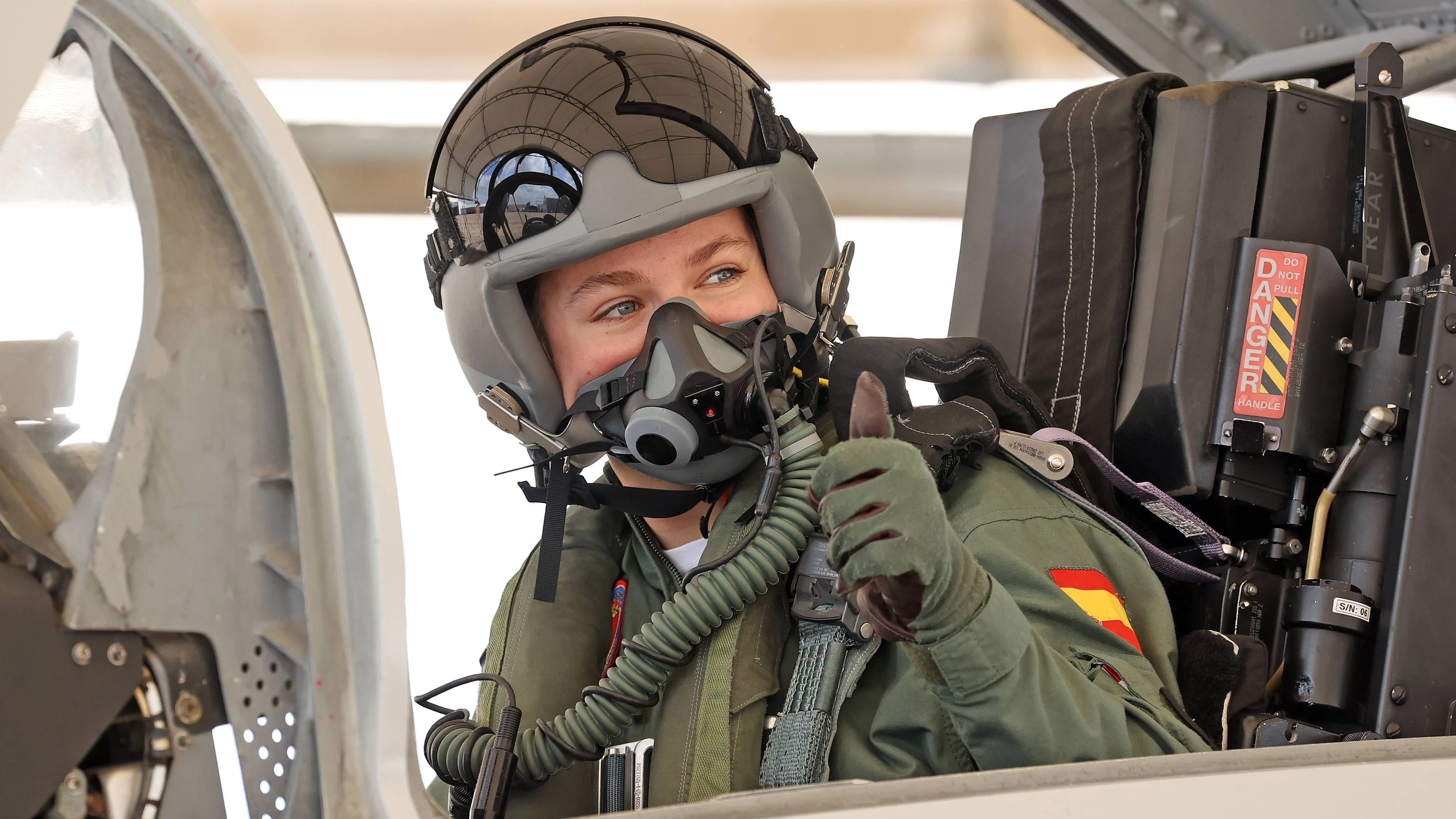 Prinzessin Leonor absolvierte ihren ersten Trainingsflug im F5-Kampfflugzeug beim Geschwader 23 in Talavera la Real, Spanien.