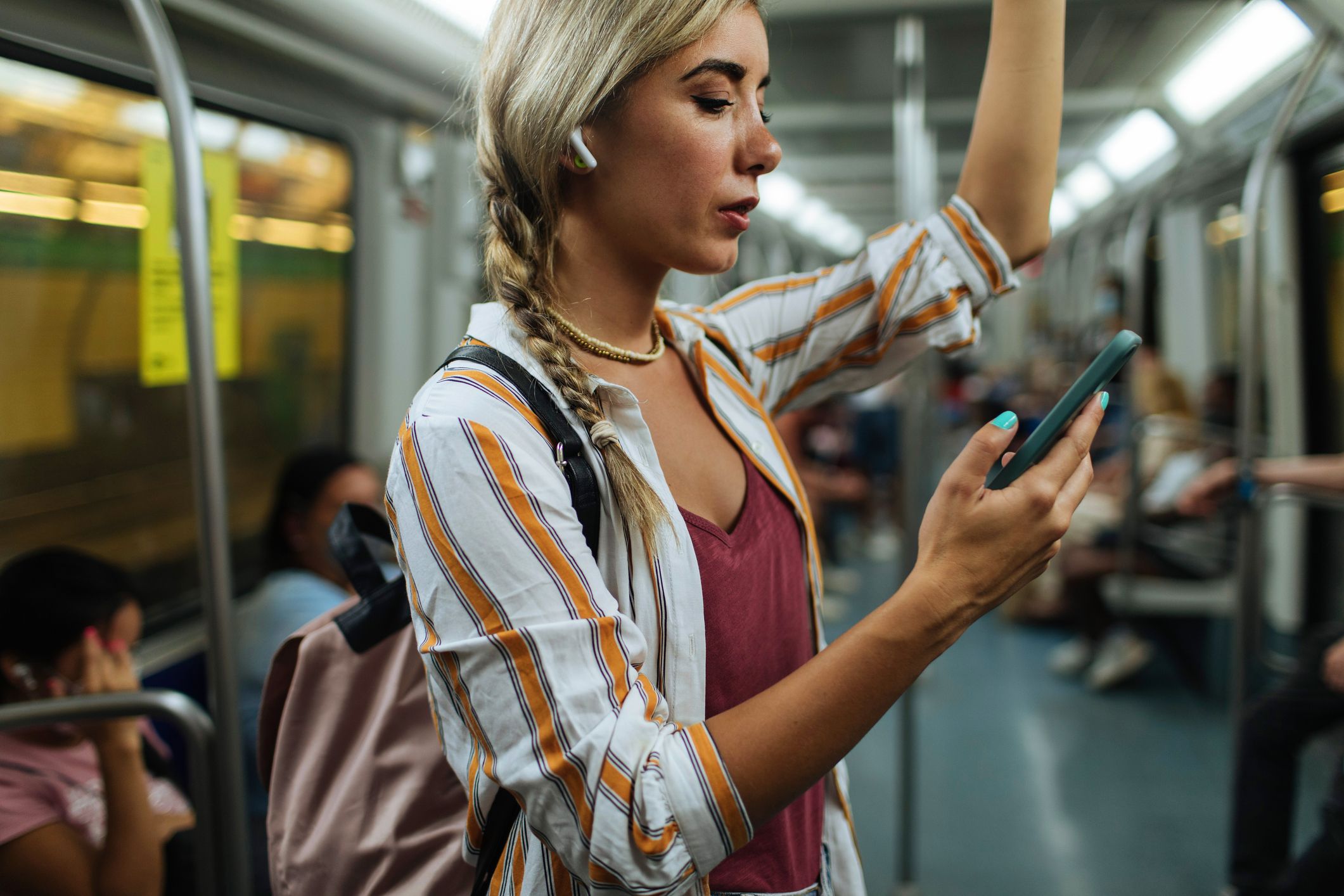 Das größte Problem ist das sogenannte WLAN-Sniffing: Der Betreiber kann unverschlüsselten Datenverkehr mitlesen – darunter E-Mails, Chats oder sogar Passwörter. 