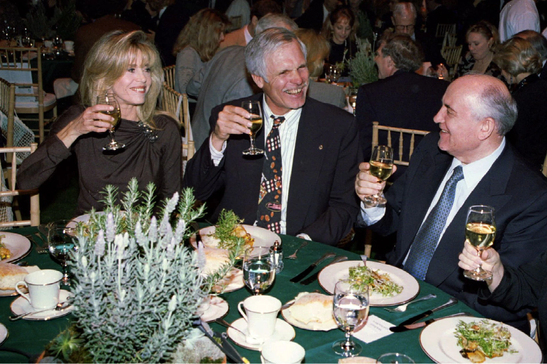 Ted Turner mit Jane Fonda und dem früheren russischen Staatschef Michail Gorbatschow