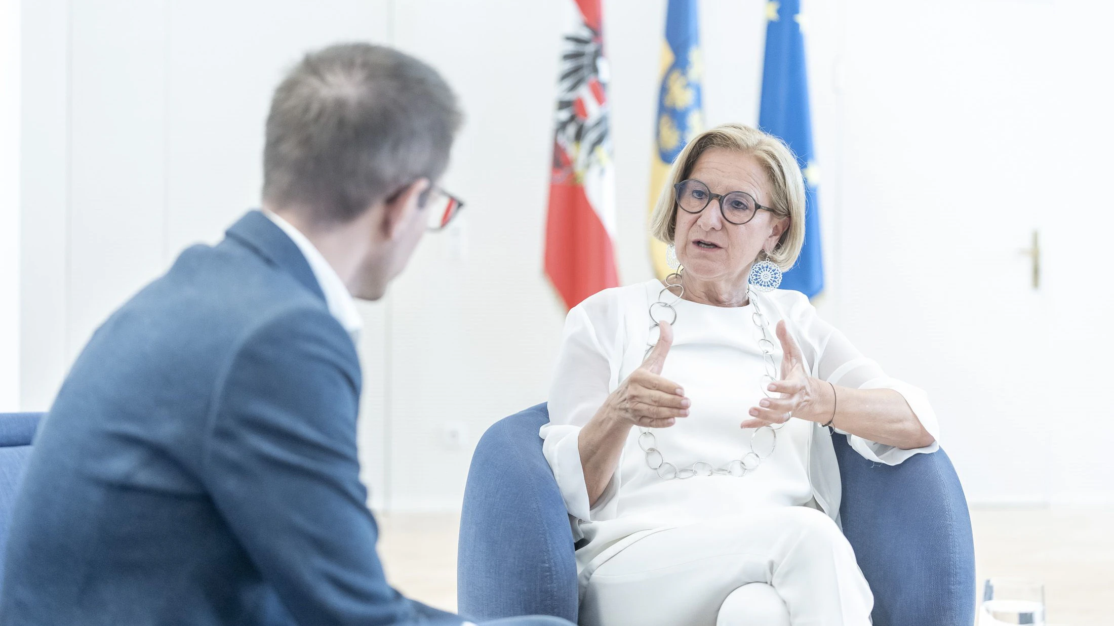 Landeshauptfrau Johanna Mikl-Leitner  im Gespräch mit Chefredakteur Clemens Oistric