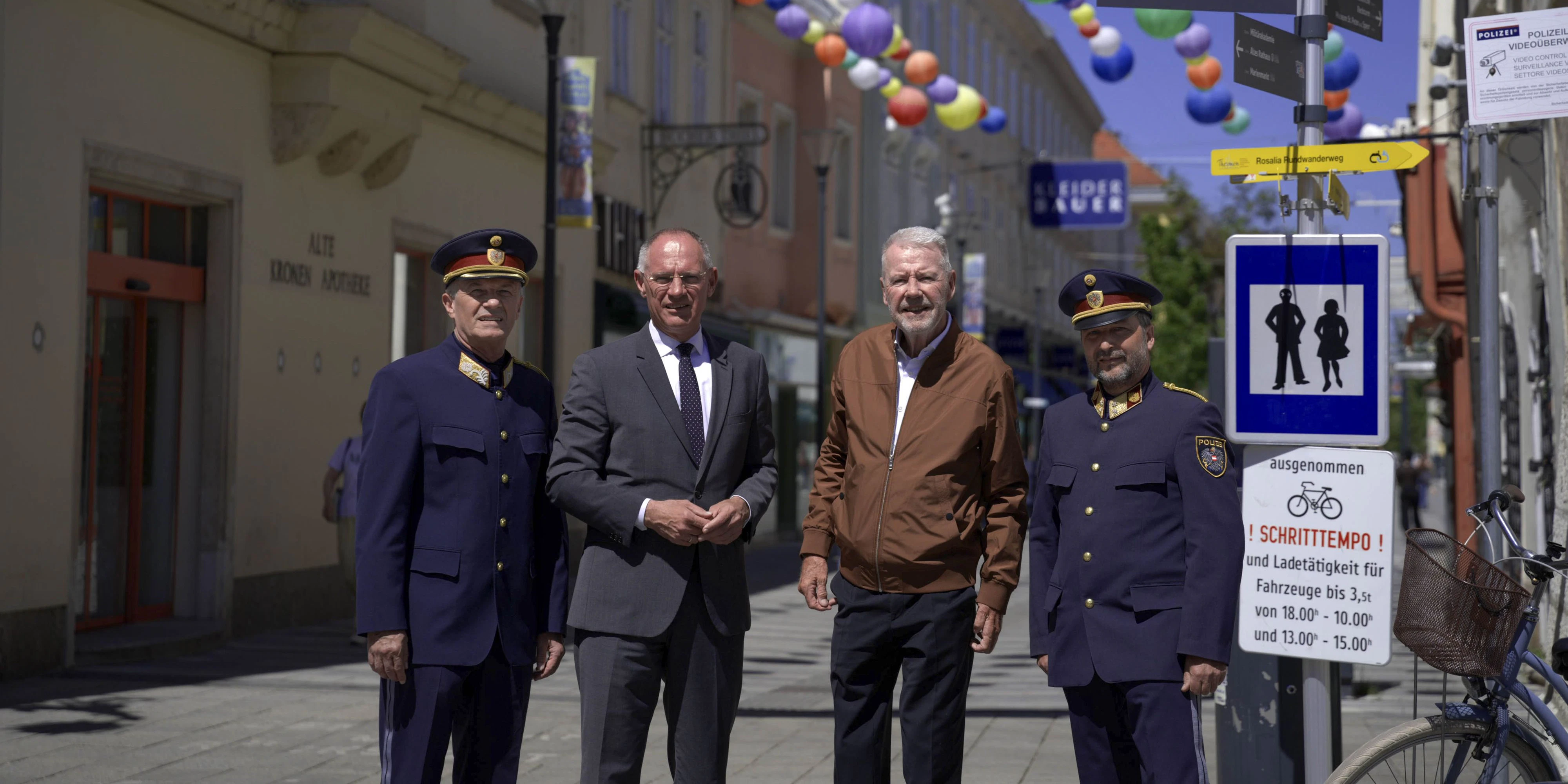 Landespolizeidirektor Franz Popp, Bundesminister Gerhard Karner, Bürgermeister Klaus Schneeberger, Stadtpolizeikommandant Manfred Fries