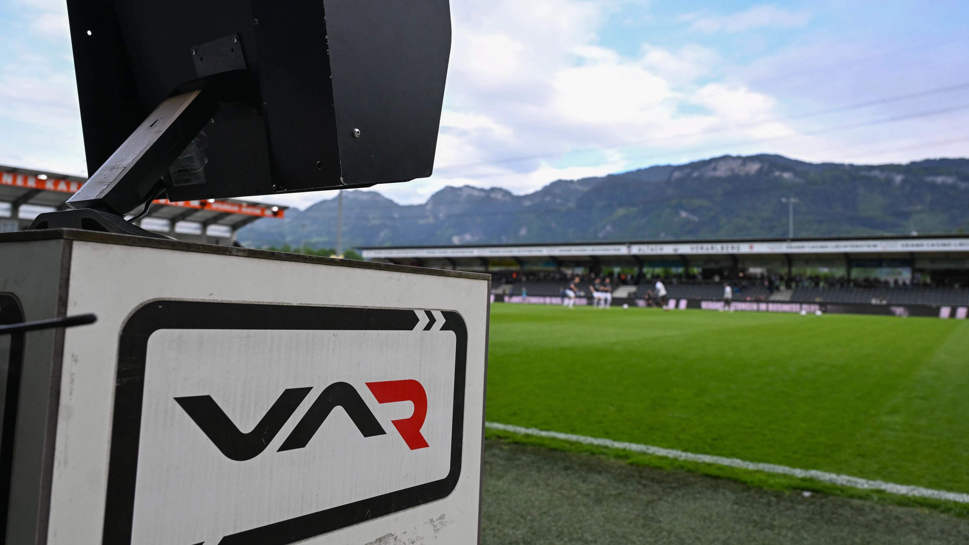 Heute.at - Schon wieder! VAR gibt Fehler bei Bundesliga-Match zu