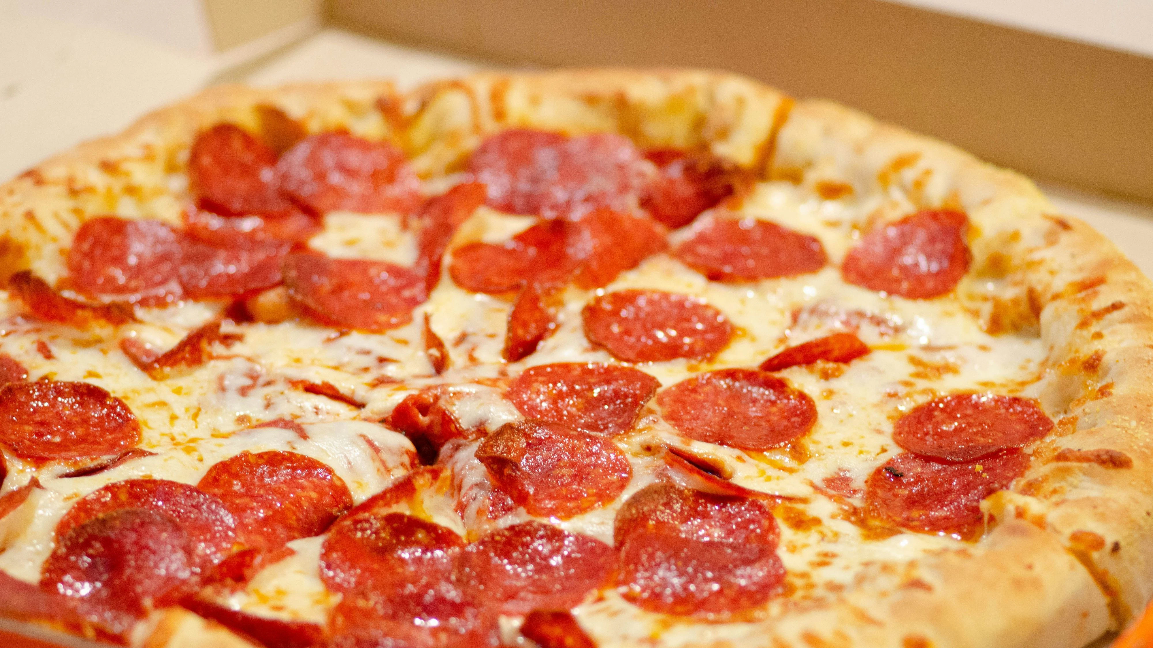 Heute.at - Holy Slice! Neue Pizza-Serie mischt Tiefkühlregal auf