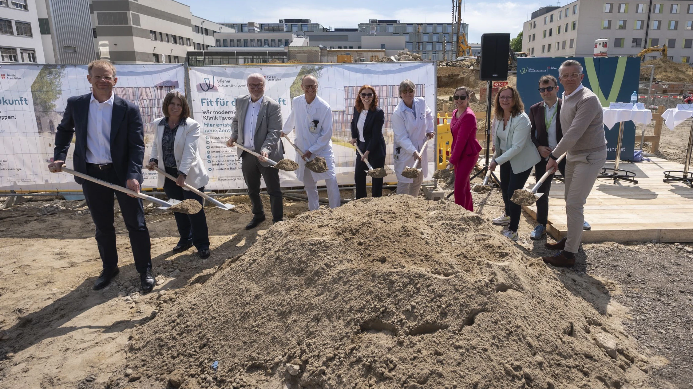 Heute.at - Spatenstich für Mega-Zentralbau in Klinik Favoriten