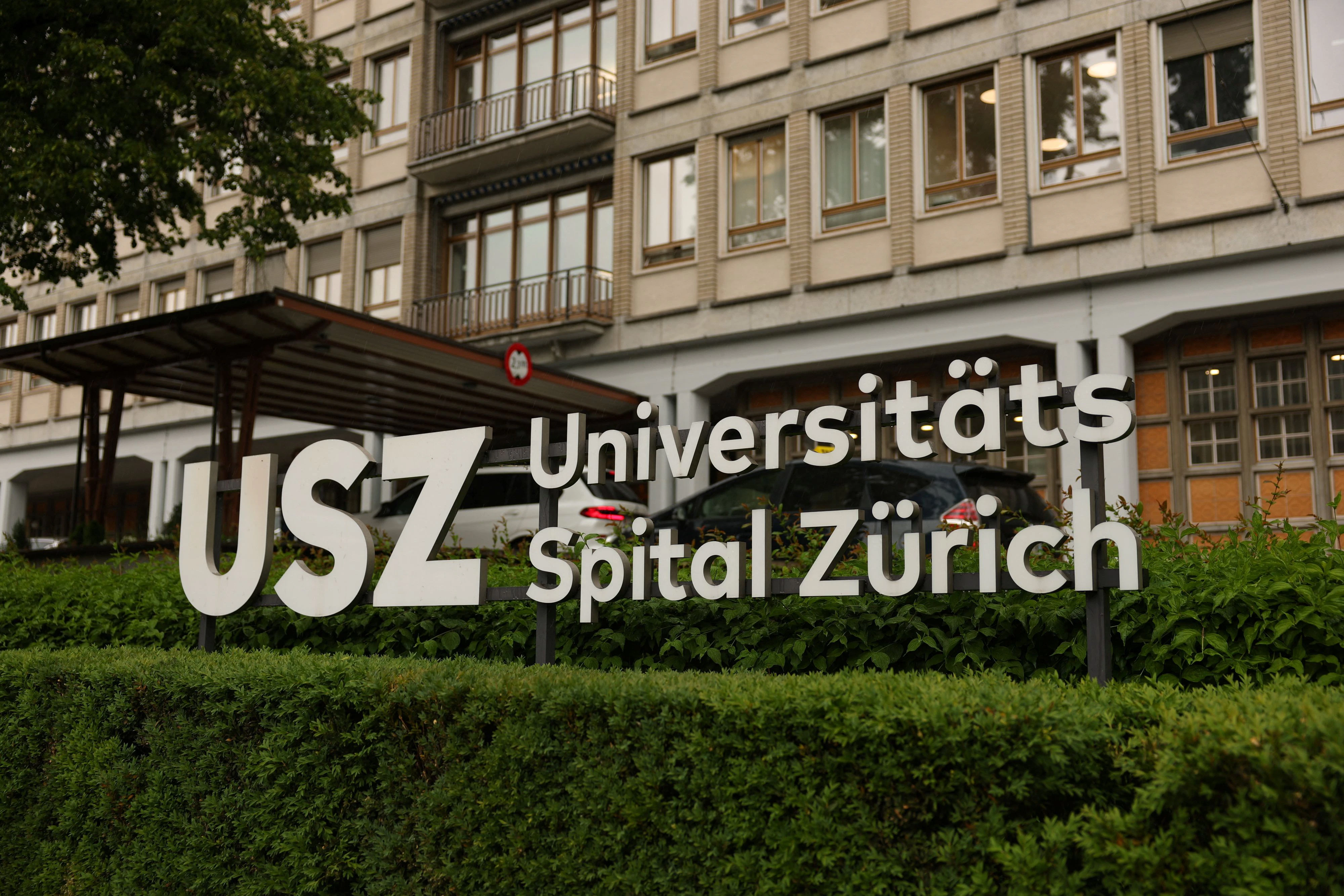 Ein Schweizer Passagier der "Hondius", der einige Tage früher von Bord gegangen war, meldete sich selbst mit Hantavirus-Symptomen im Zürcher Universitätsspital