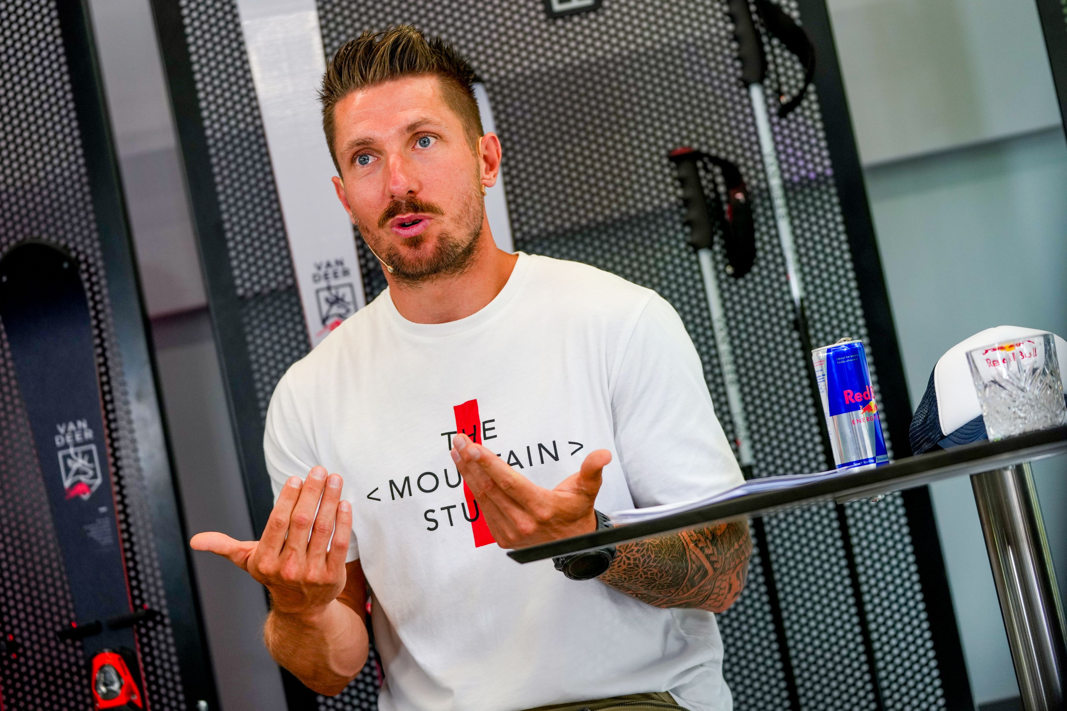 Marcel Hirscher steigt mit Van Deer auch in den Frauensport ein. 