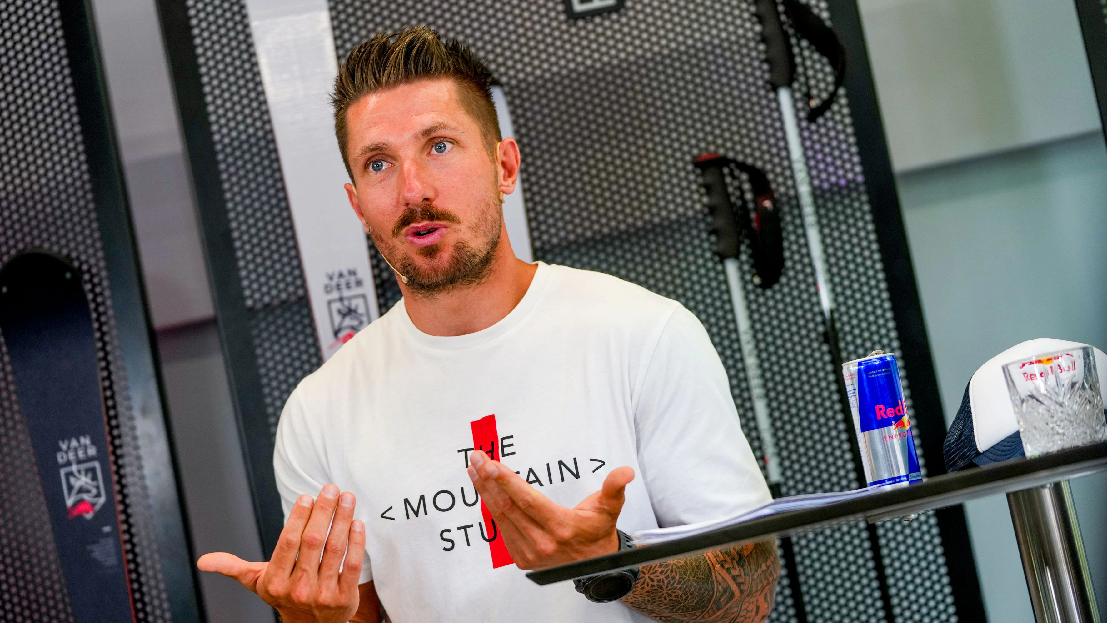 Marcel Hirscher steigt mit Van Deer auch in den Frauensport ein. 