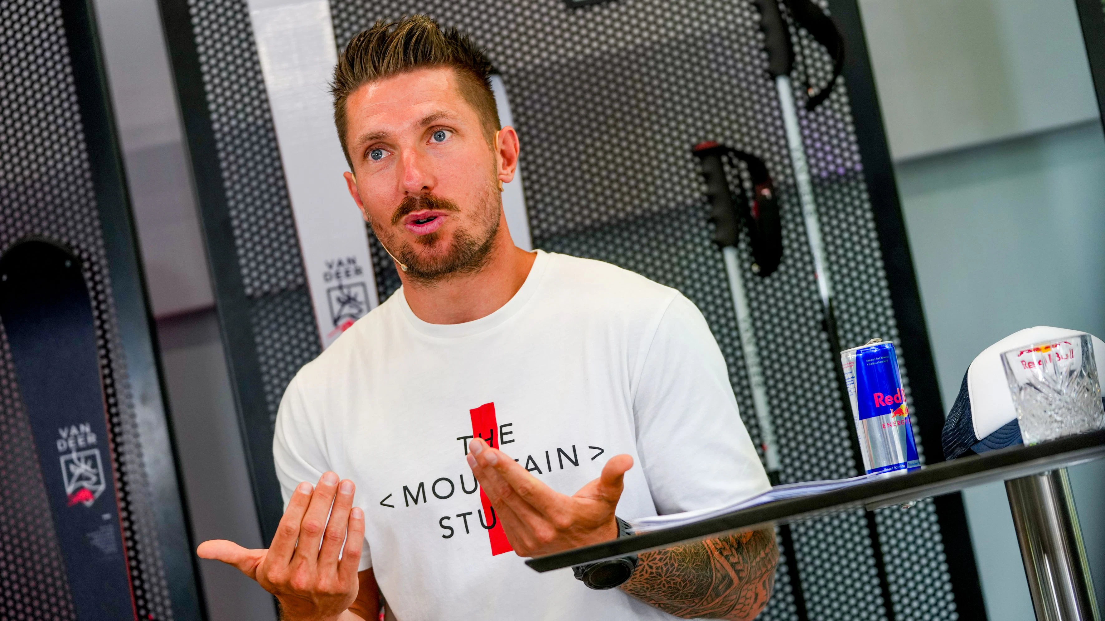 Marcel Hirscher steigt mit Van Deer auch in den Frauensport ein. 