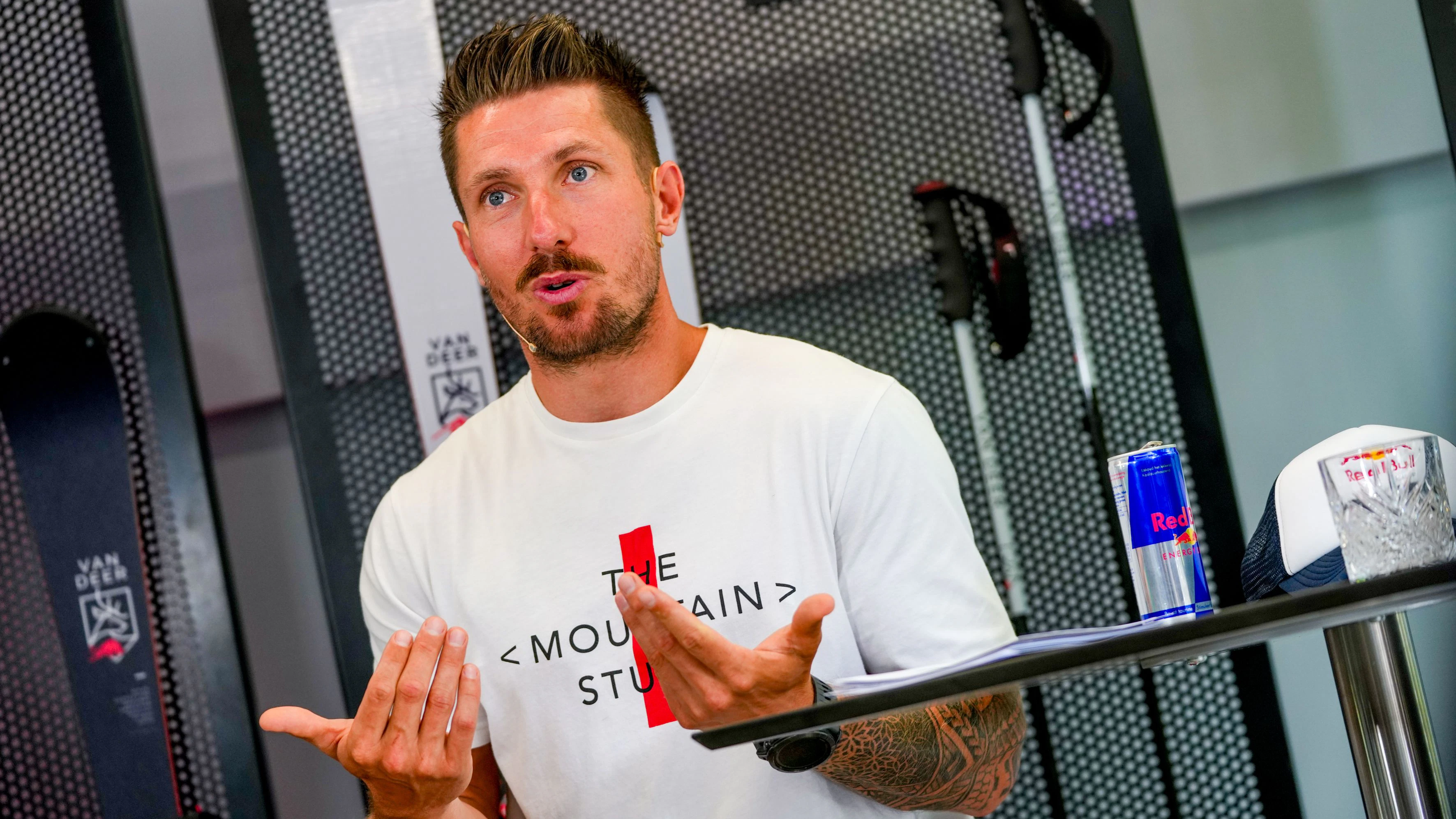 Marcel Hirscher steigt mit Van Deer auch in den Frauensport ein. 