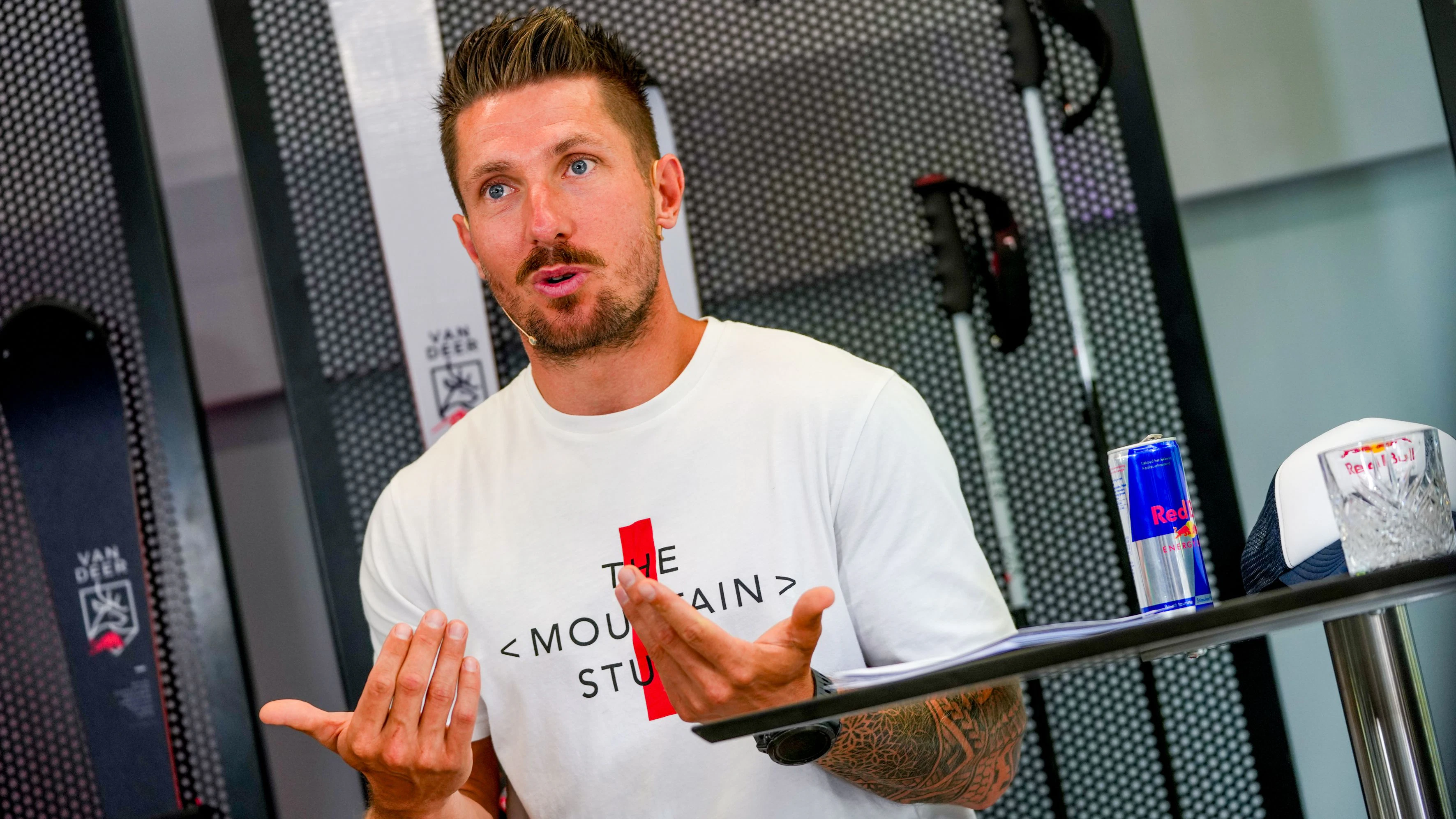 Marcel Hirscher steigt mit Van Deer auch in den Frauensport ein. 