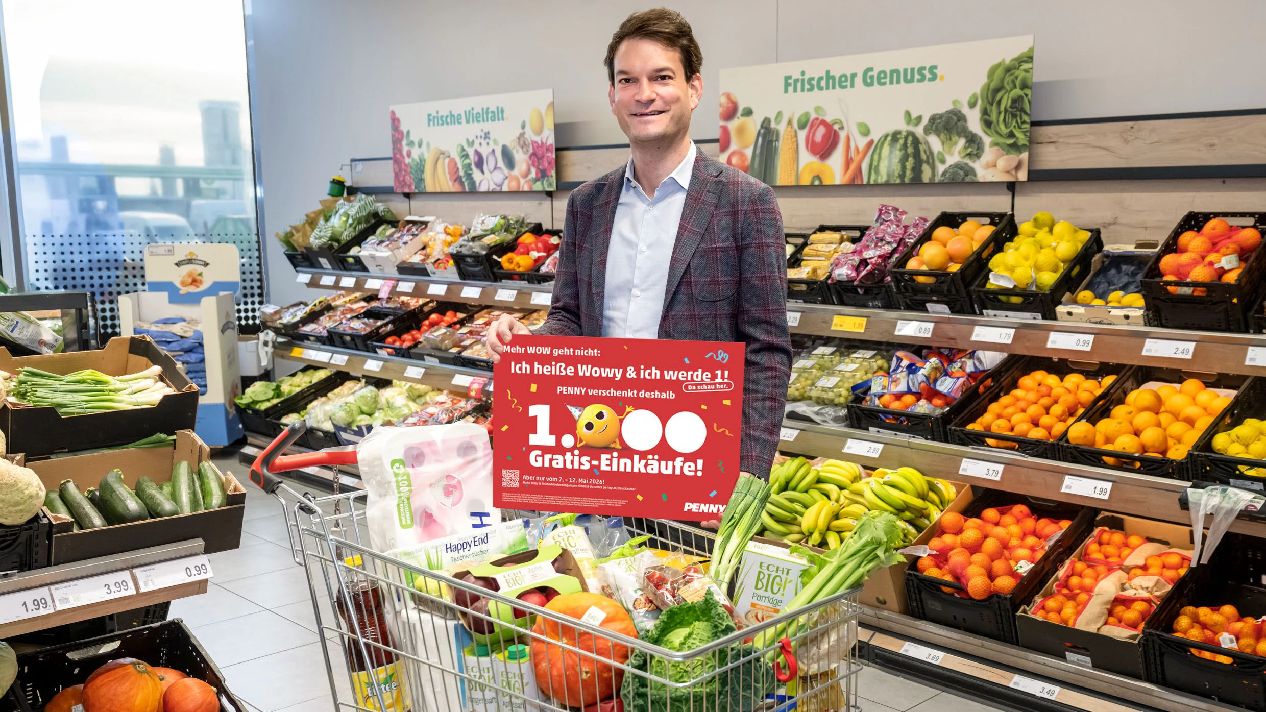 Johannes Greller feiert die 1.000 Gratis-Einkäufe.