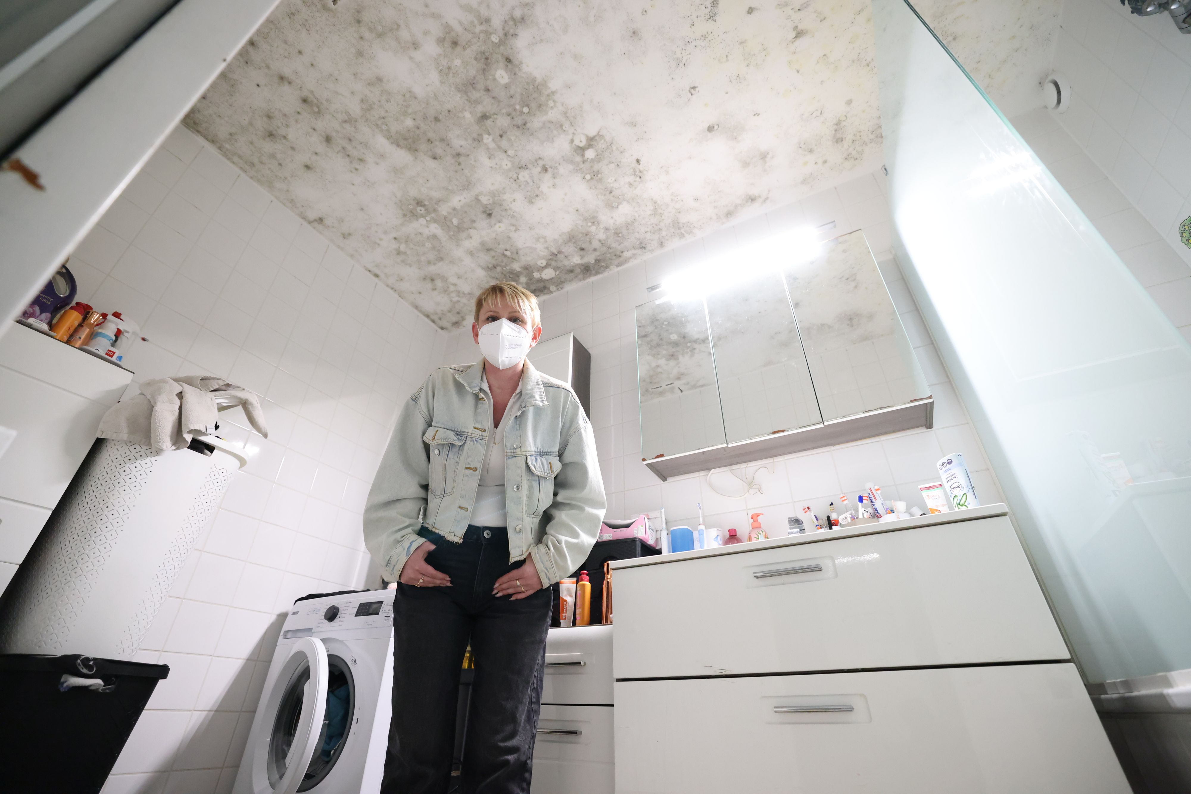 Annika <em>(Name geändert)</em> kämpft seit Jahren mit Schimmel in der Wohnung.