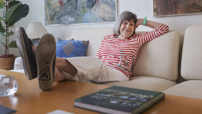 Margareta Magnusson schrieb mit 81 ihren ersten Bestseller. Darin brachte die Schwedin der Welt das Aufräumen bei. Ihre Beweggründe, geheime Zigarettenvorräte und wovon sie sich selbst schwer trennte. Die Königin des Entrümpelns starb nun mit 91.