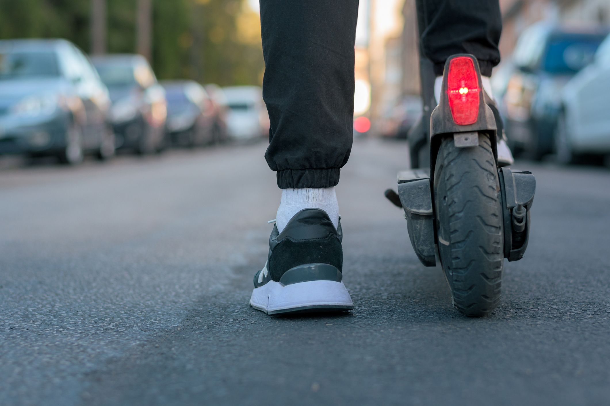 Wer in Italien mit dem E-Scooter unterwegs ist, muss sich ab 16. Mai an strenge Regeln halten.