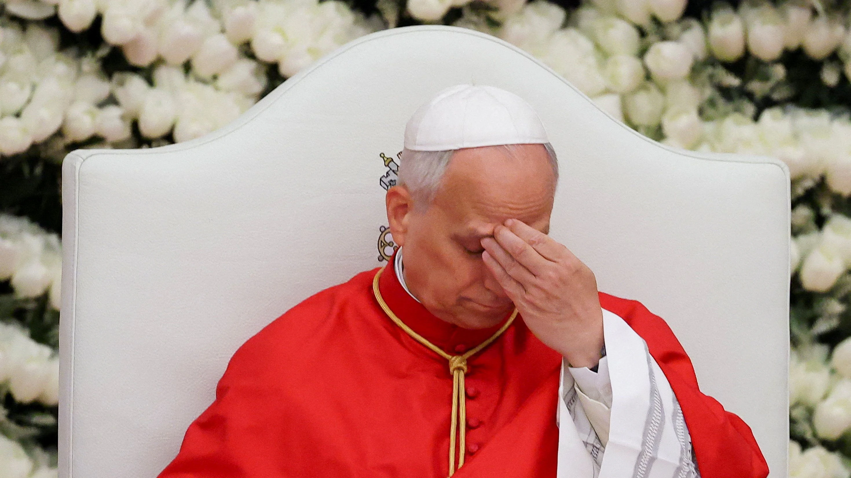Pope Leo XIV attends a meeting with the authorities, civil society and the diplomatic corps at the Presidential Palace in Malabo, Equatorial Guinea, April 21, 2026. REUTERS/Guglielmo Mangiapane       TPX IMAGES OF THE DAY     