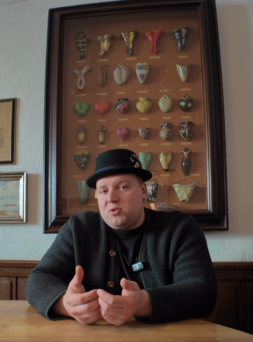 Der Passauer Wirt rechnet knallhart mit den Behörden ab. 