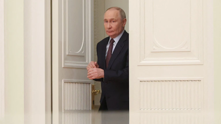 Wladimir Putin verliert seinen Zugriff auf Russland. Er bunkert sich ein, fürchtet einen Putsch. 