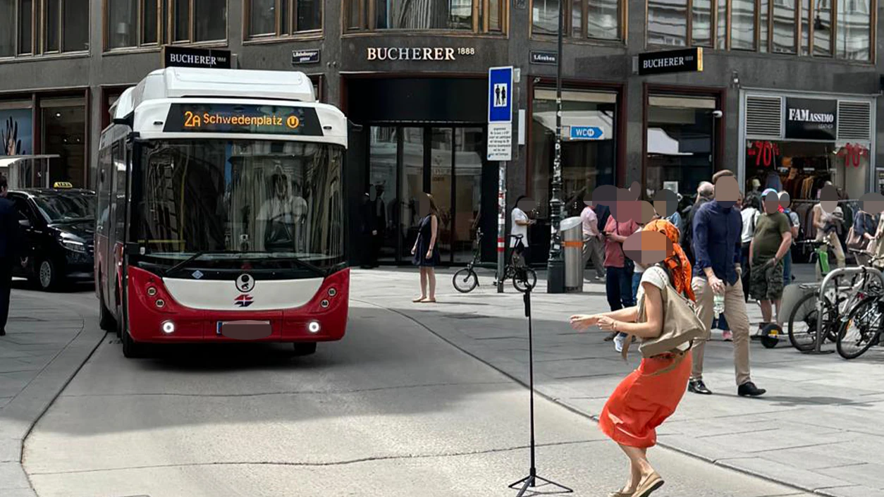 Mit ihrer Aktion erregte die Frau definitiv Aufsehen.