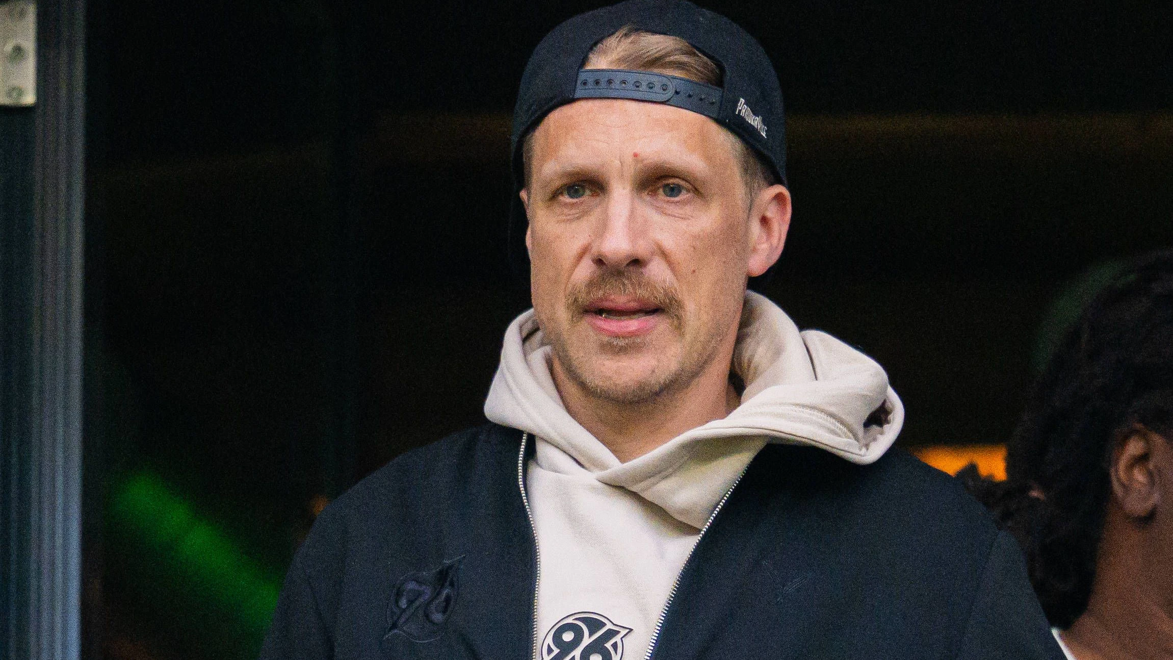 Oliver Pocher schickt seine Zwillinge ins Ausland.