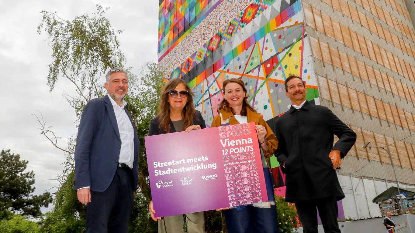 Andreas Holler, Geschäftsführer der BUWOG, Stadträtin Ulli Sima, NEOS-Klubobfrau Selma Arapović und Jakob Kattner, Kurator und Vorstandsvorsitzender von Calle Libre (v.l.)